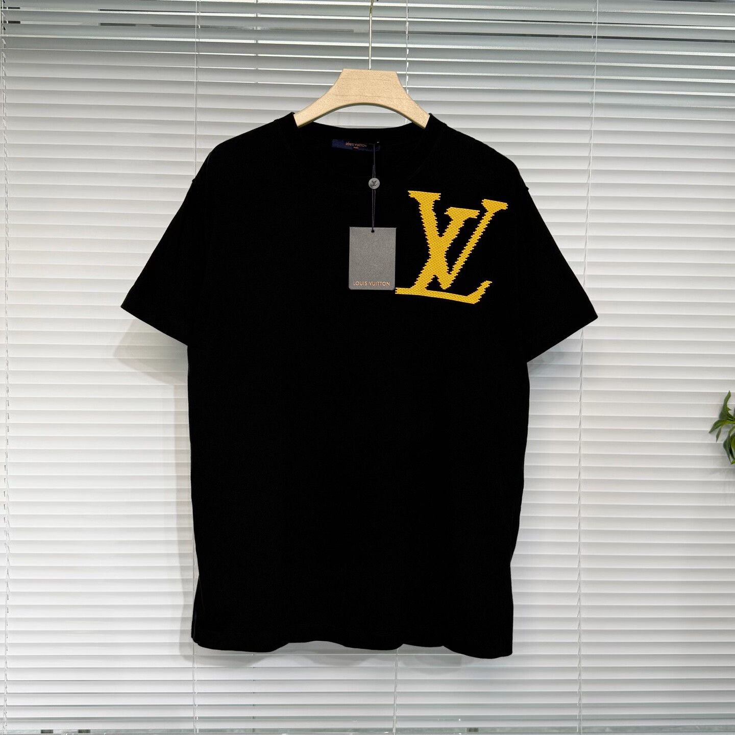 Louis Vuitton lv short sleeve tee with logo print Size US M / EU 48-50 / 2 - 1 Thumbnail