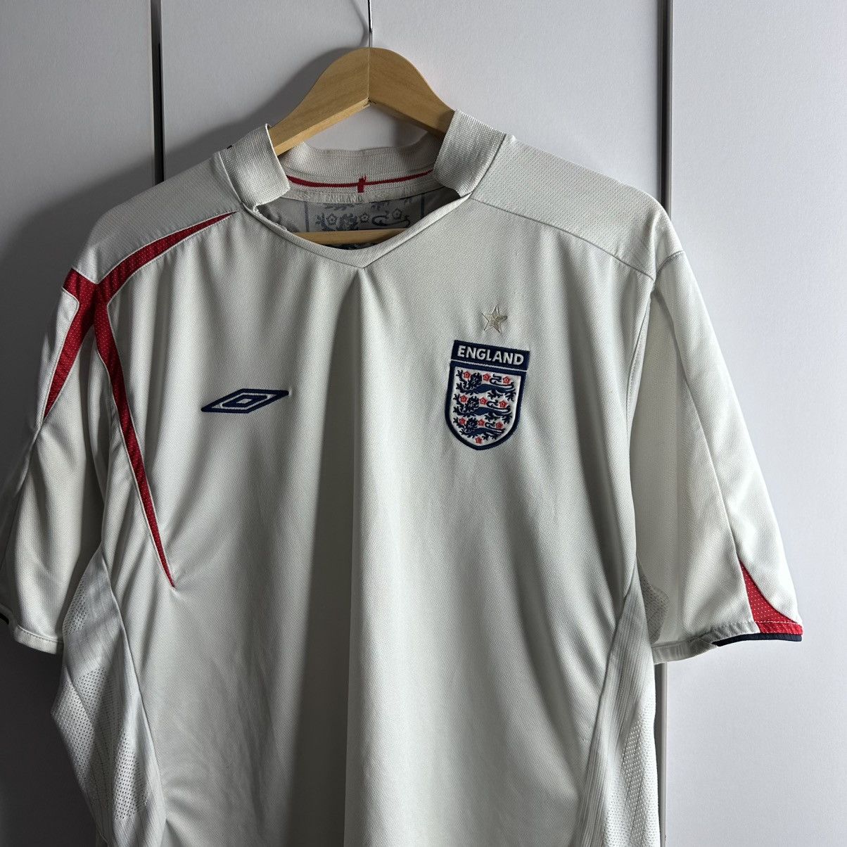 Umbro Umbro England Home Jersey 2005 - 2007 Vintage StreetWear Size US XL / EU 56 / 4 - 2 Thumbnail