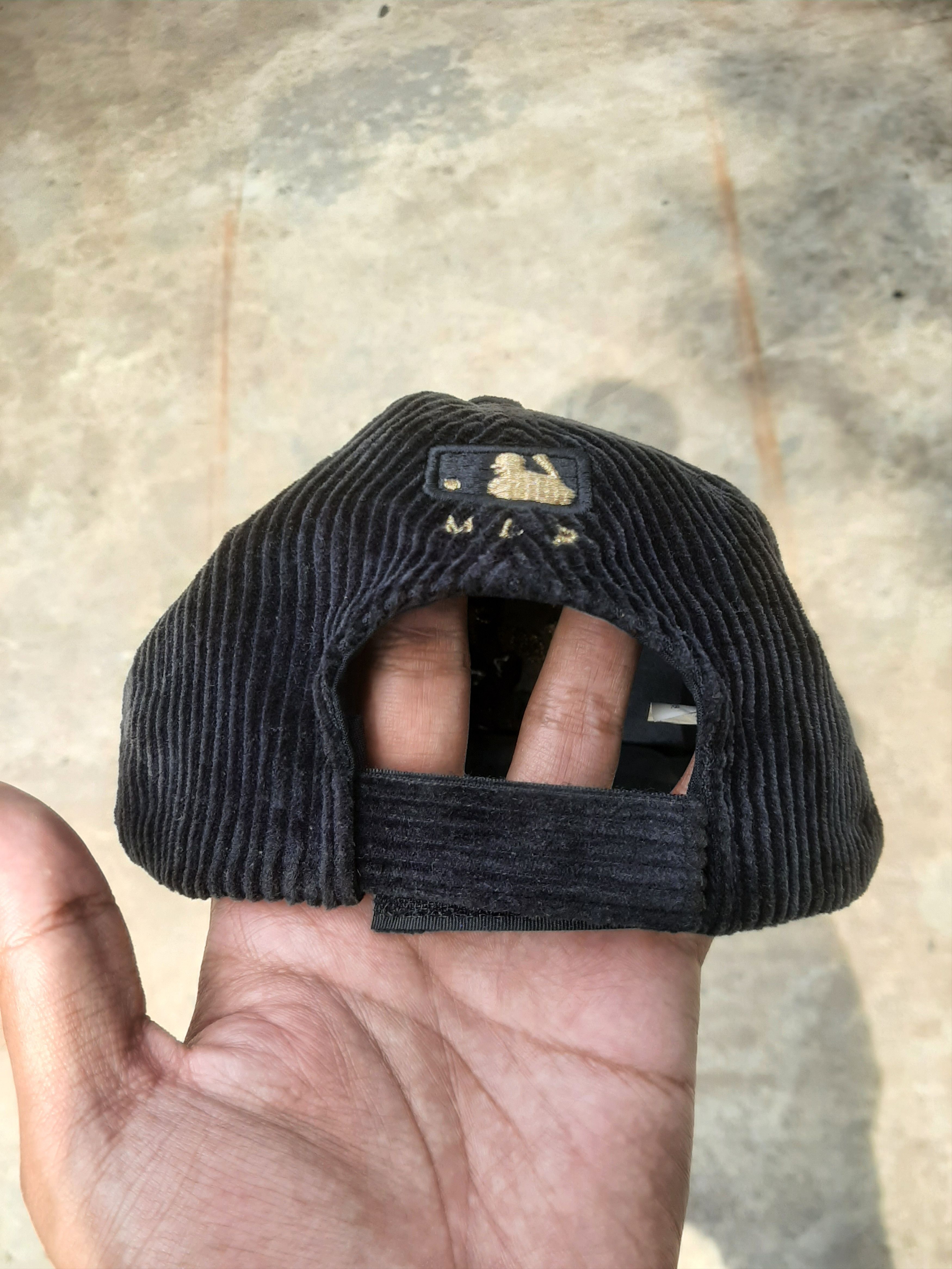 New York Yankees Vintage Very Rare Yankees Corduroy Bark In The Park Hats Size 26 - 3 Thumbnail