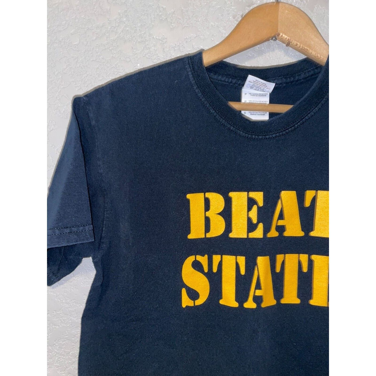 Gildan Iowa Hawkeyes Shirt Beat State College Black Tee Y2K Small Size US S / EU 44-46 / 1 - 3 Thumbnail