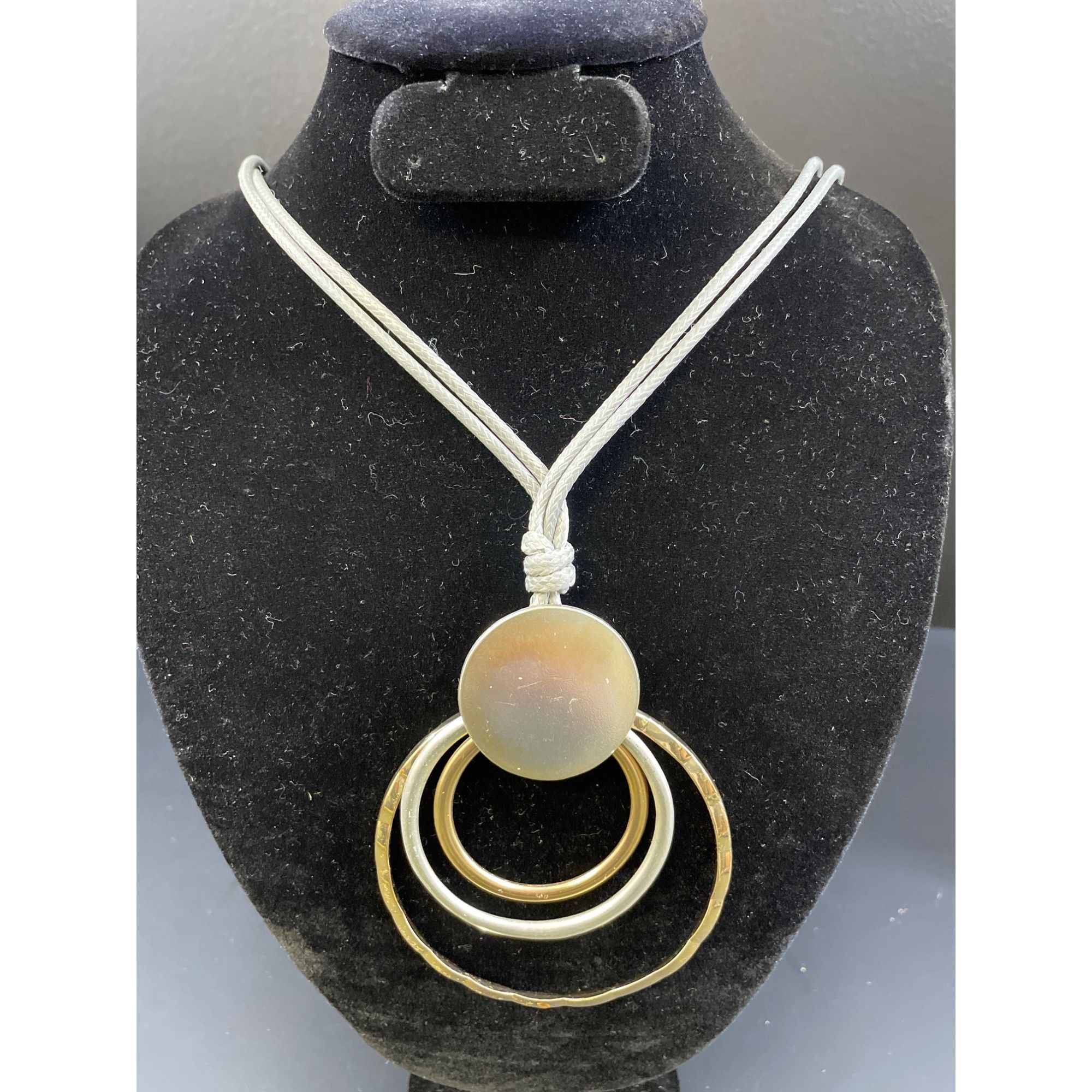 Other Vintage Women's 3 Ring Charmed Gray Rope Necklace 2 toned 20 Size ONE SIZE - 3 Thumbnail
