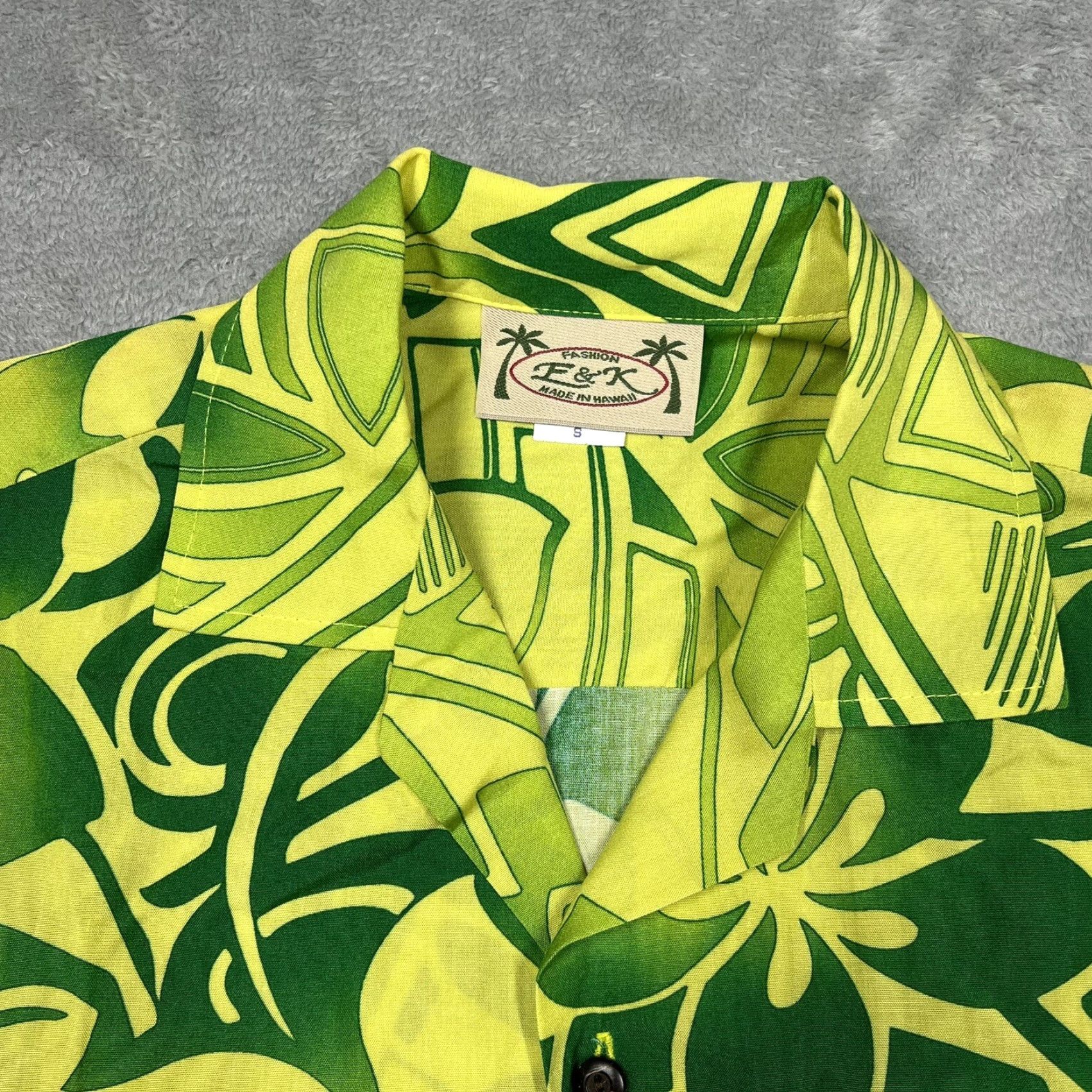 Vintage VINTAGE E & K Fashion Mens Small Hawaiian Button Up Shirt Floral Print EUC Size US S / EU 44-46 / 1 - 7 Thumbnail