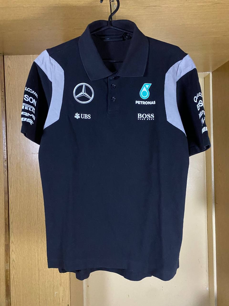 Formula 1 × Hugo Boss × Mercedes-Benz 👕 Mercedes-AMG Petronas