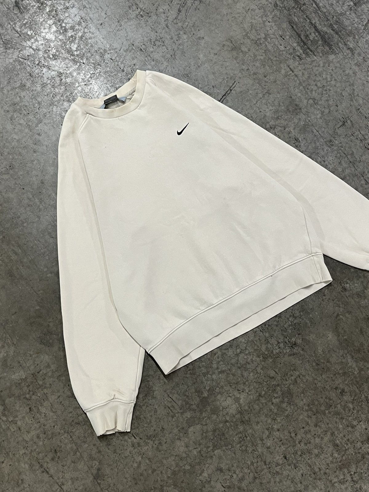 Nike × Vintage Nike essential side swoosh y2k cream crewneck streetwear Size US M / EU 48-50 / 2 - 6 Thumbnail