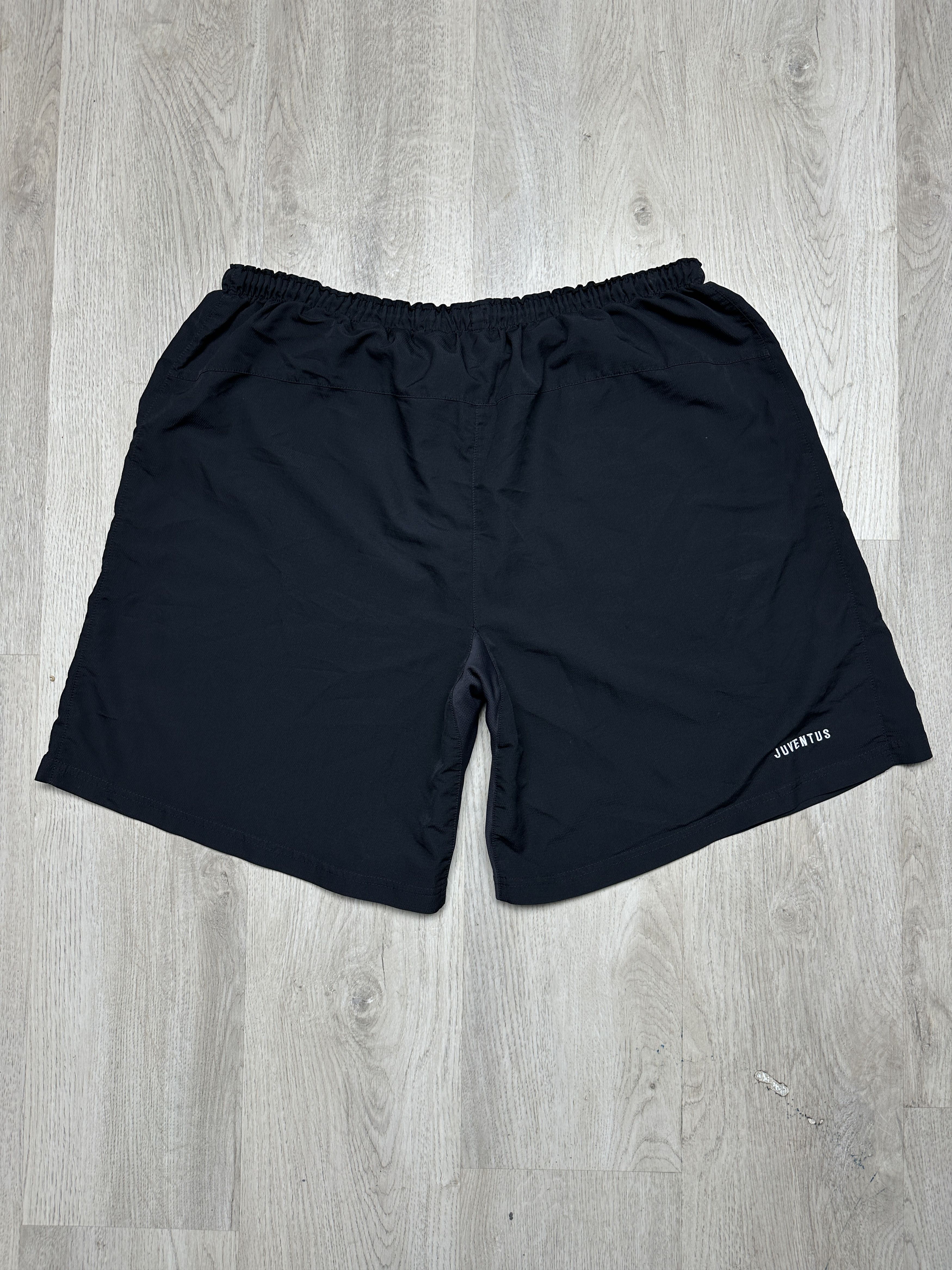 Nike Nike Juventus Vintage Mens Shorts Size US 36 / EU 52 - 7 Thumbnail