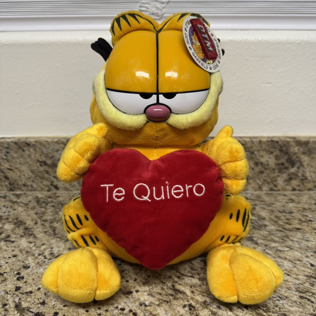 Vintage Vintage Garfield Te Quiero” 14” Spanish Valentines Day Plush Size ONE SIZE - 1 Thumbnail