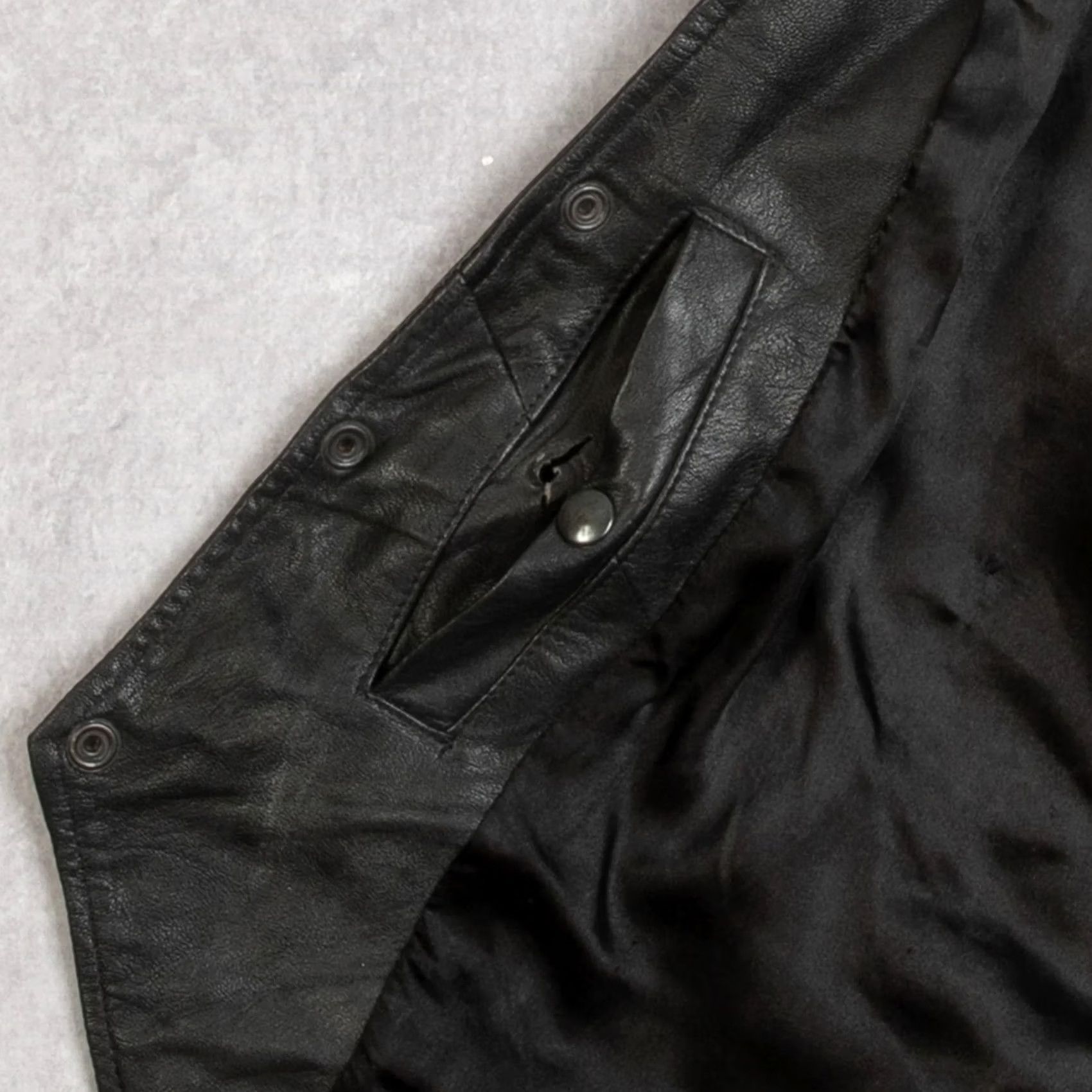Camel Vintage Men's 1990s Unbranded Leather Vest Jacket Black Large Size US L / EU 52-54 / 3 - 7 Thumbnail