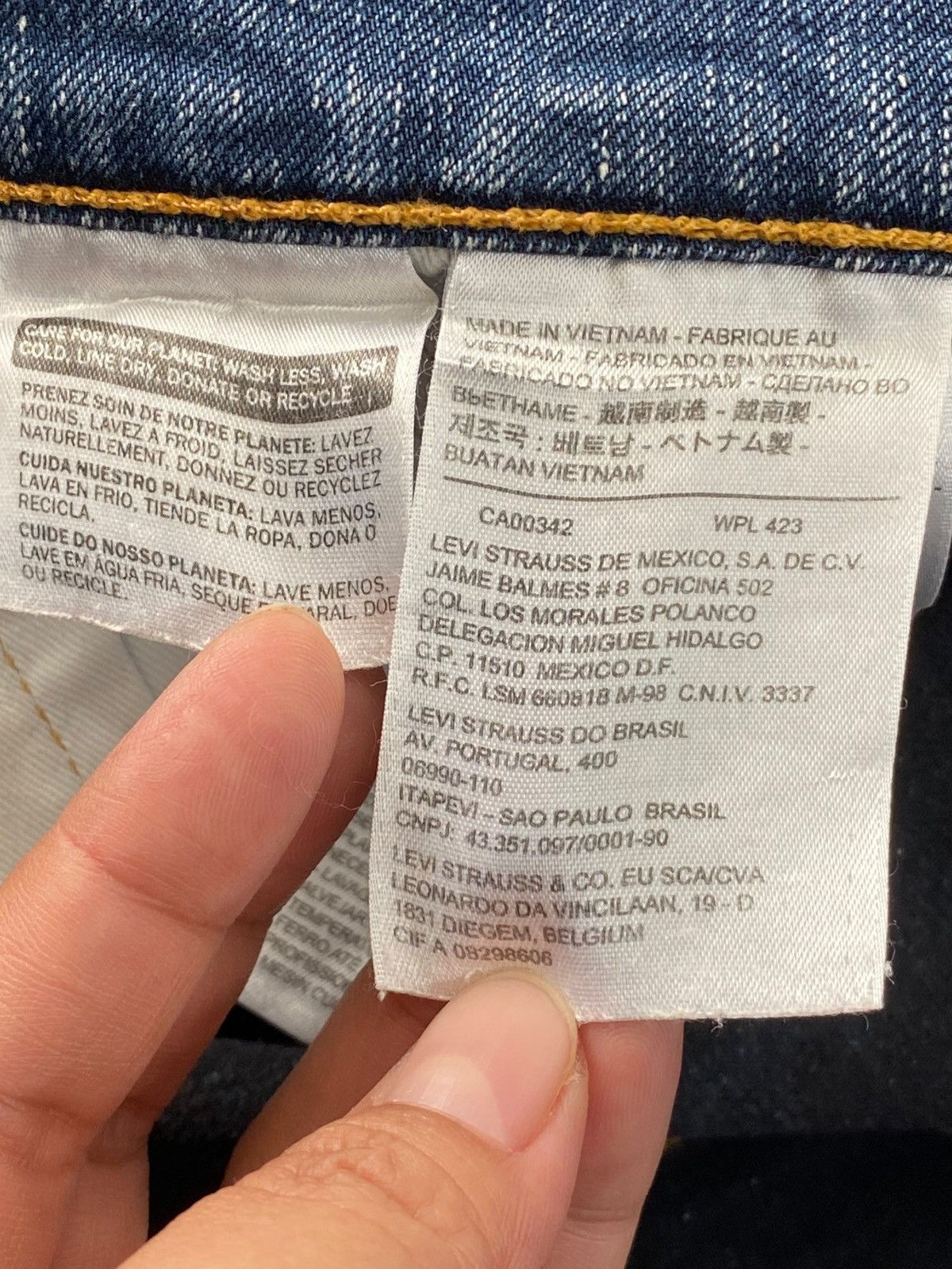Levi's Levi’s Faded Wash Ripped Style Straight Leg Jean Size US 30 / EU 46 - 10 Thumbnail