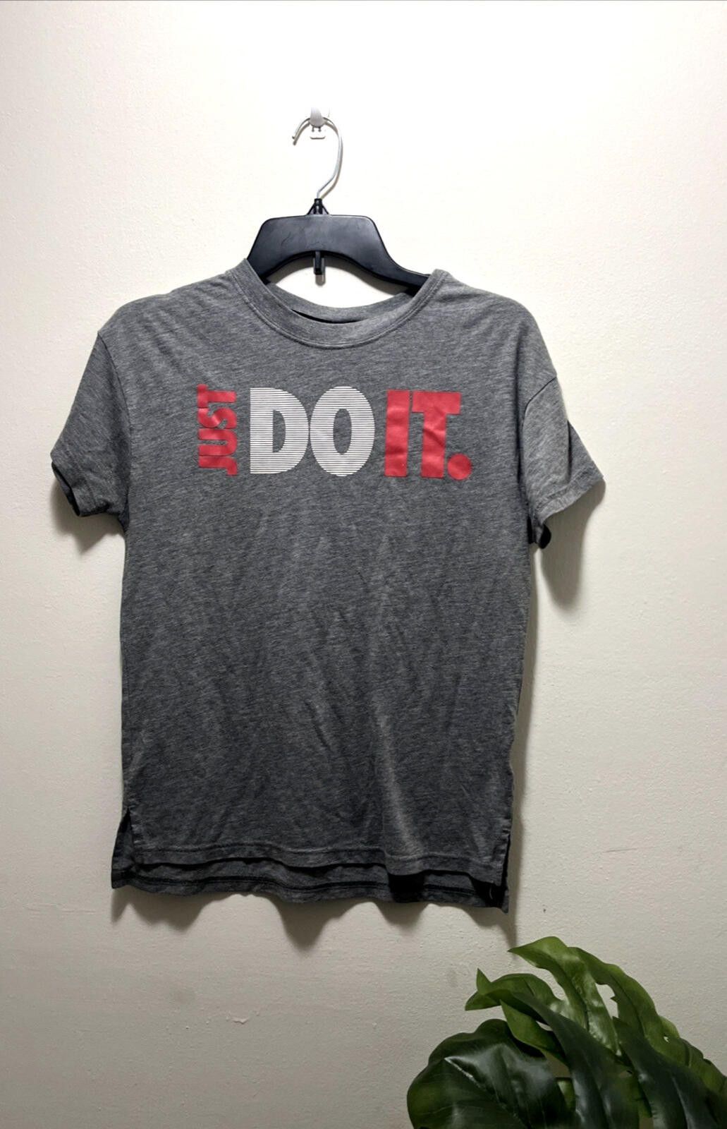 Nike Extra Large Nike Girls Just Do It T-shirt Gray Size XL / US 12-14 / IT 48-50 - 1 Thumbnail