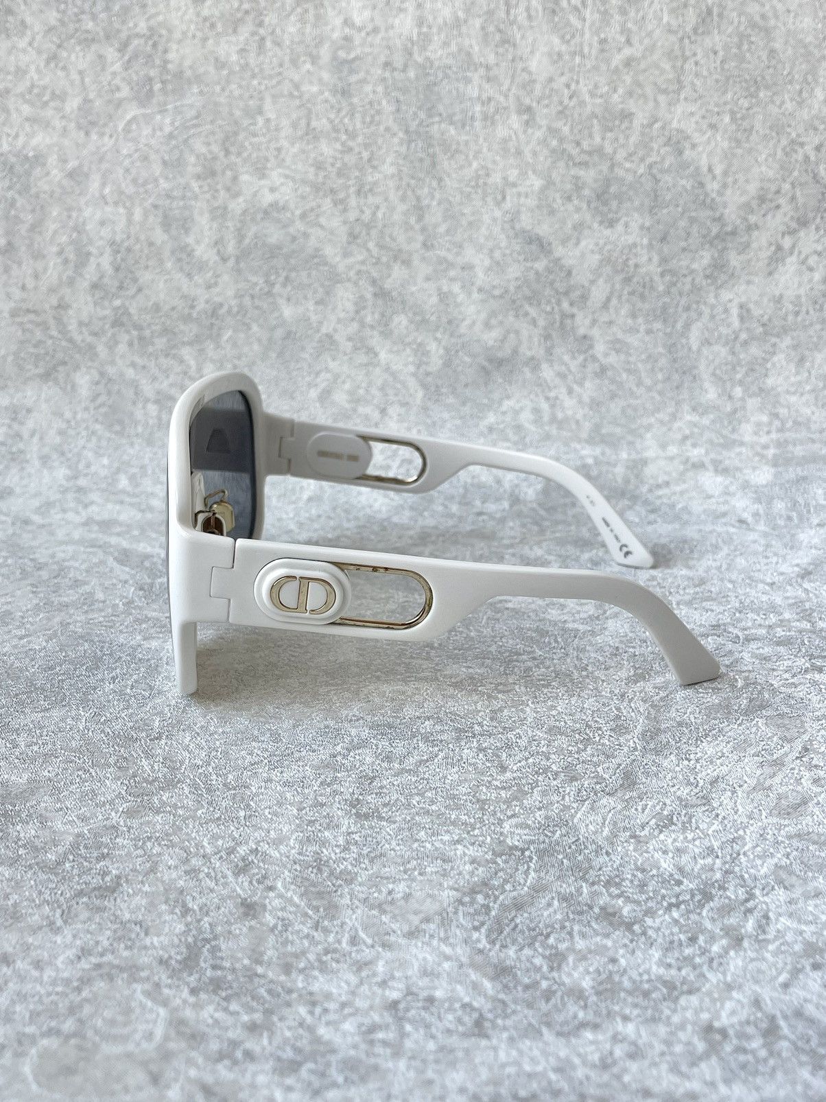 Dior Dior DiorBobbySport M1U Shield Sunglasses White Size ONE SIZE - 5 Thumbnail