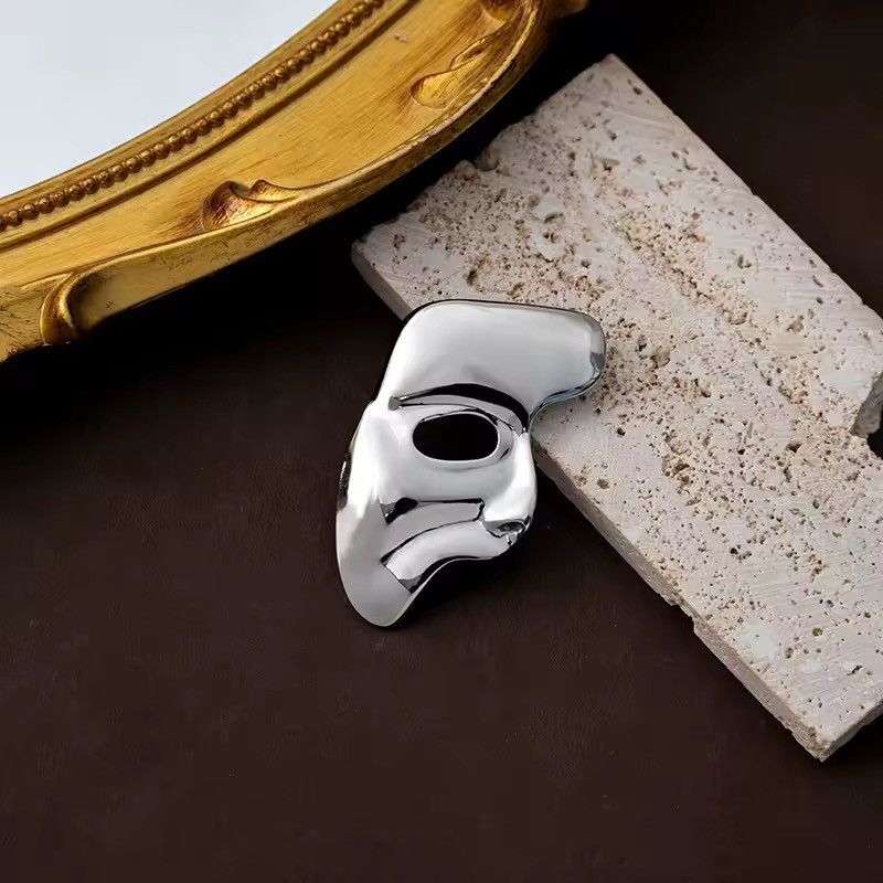 Designer × Jewelry Retro Vintage Style Mask Stainless Steel Brooch Size ONE SIZE - 2 Thumbnail