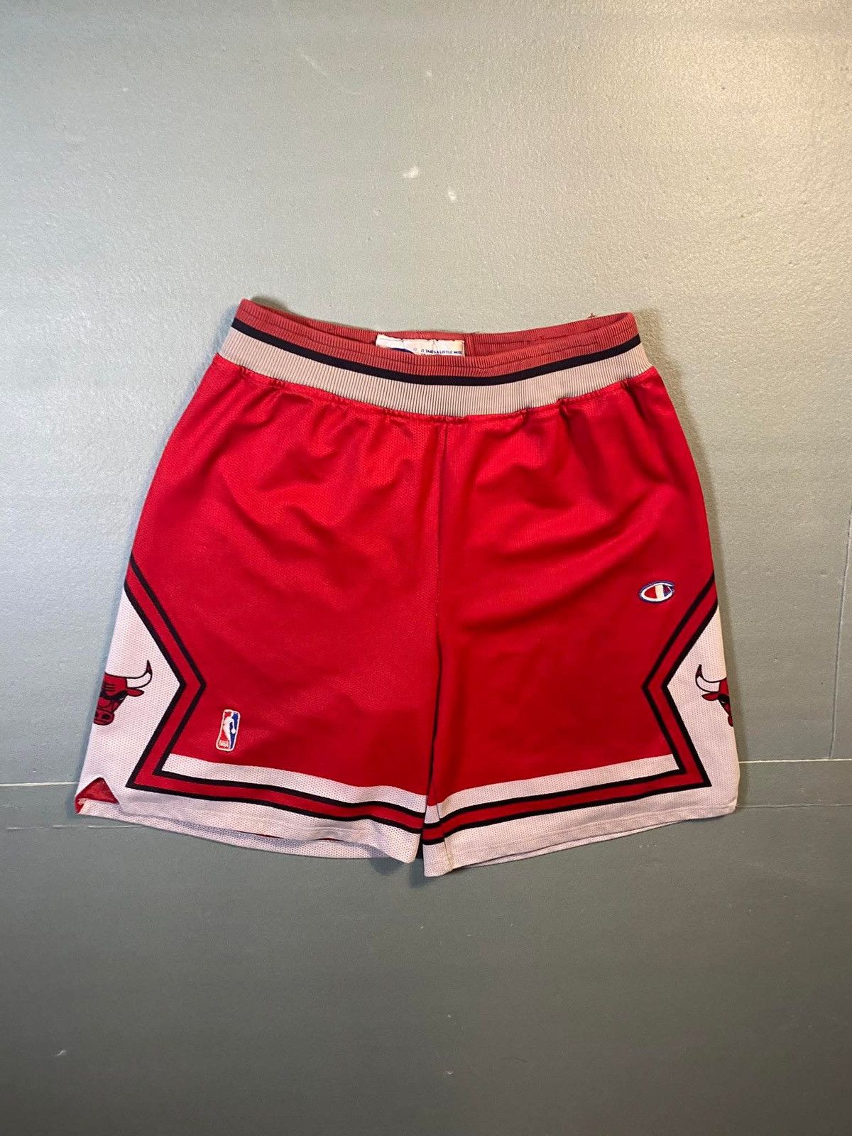 Champion × NBA Vintage champion chciago bulls shorts Size US 34 / EU 50 - 1 Thumbnail