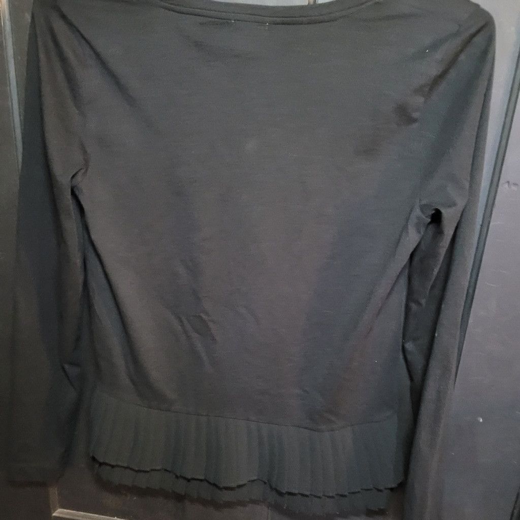 J.Crew J Crew shirt,black w/a cute ruffle on bottom,nwot,XS Size XS / US 0-2 / IT 36-38 - 7 Thumbnail