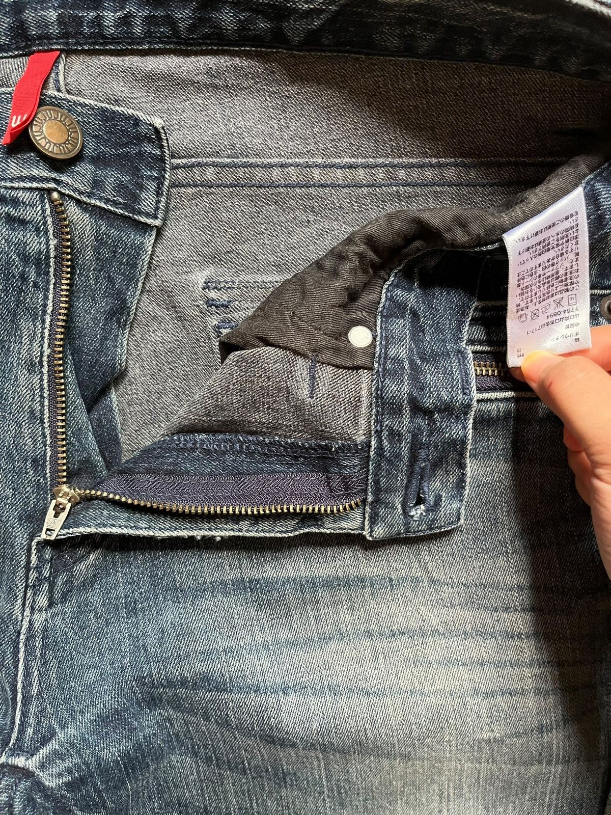 Japanese Brand × Jun Takahashi × Uniqlo SALES🔥Vintage Japanese Uniqlo Blue Distressed Loose Jeans Size US 35 - 10 Thumbnail