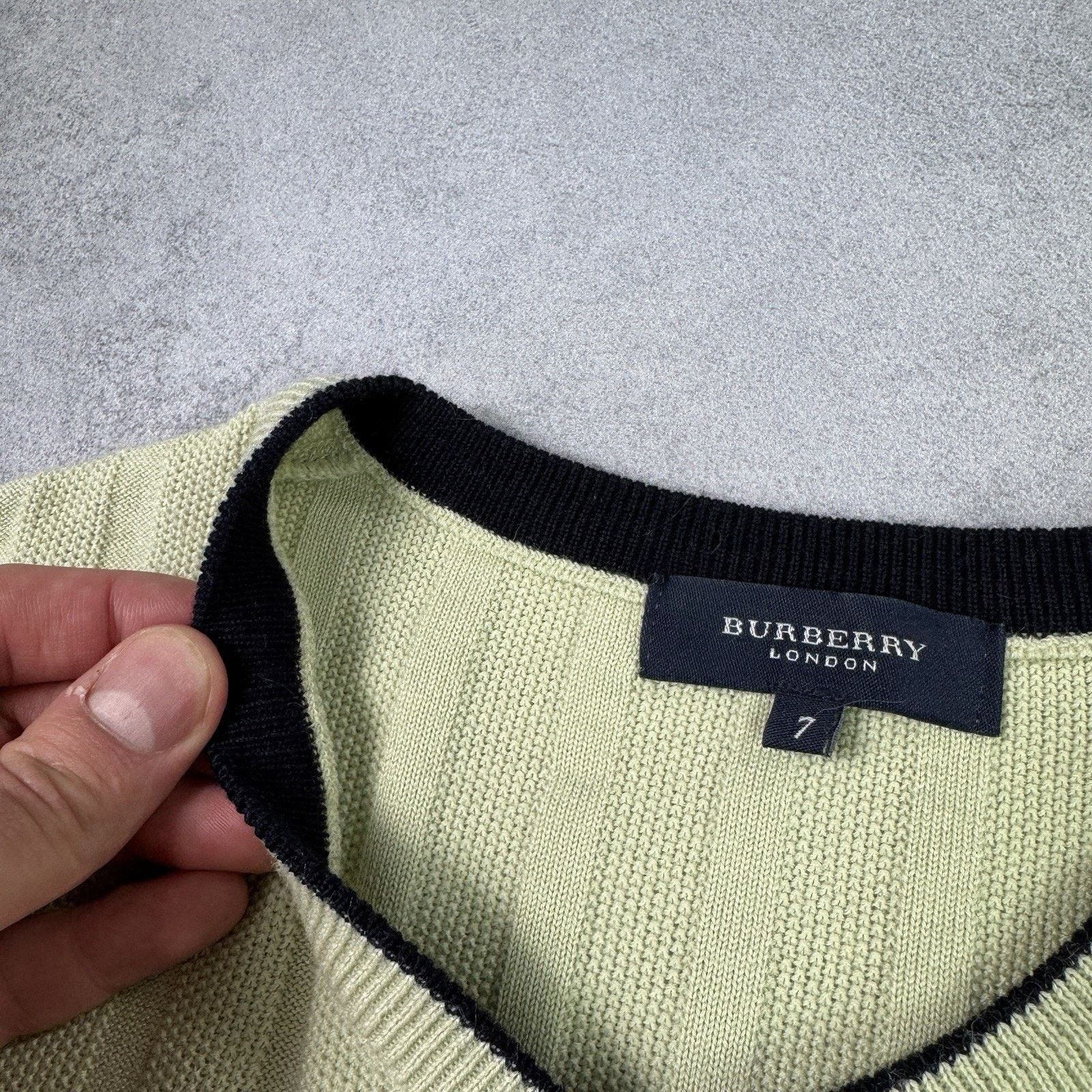 Burberry Vintage Burberry Men Wool Vest Size 7 Beige Large Sweater Size US L / EU 52-54 / 3 - 13 Thumbnail