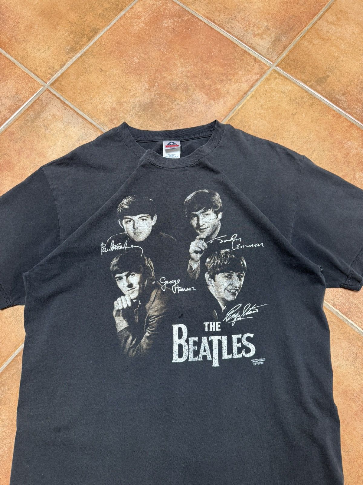 Band Tees Y2k Faded Beatles Band tee Size US L / EU 52-54 / 3 - 2 Thumbnail
