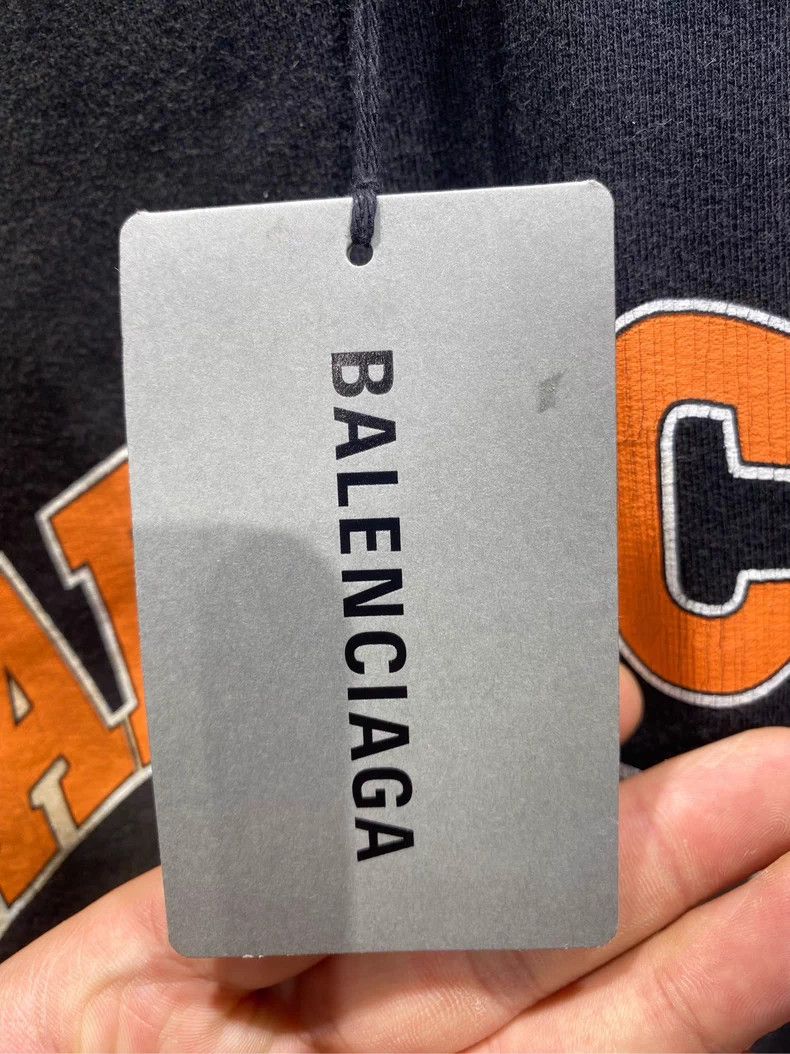 Balenciaga Balenciaga Letter Printed Hooded Long Sleeve T-Shirt Black Size US XS / EU 42 / 0 - 5 Thumbnail