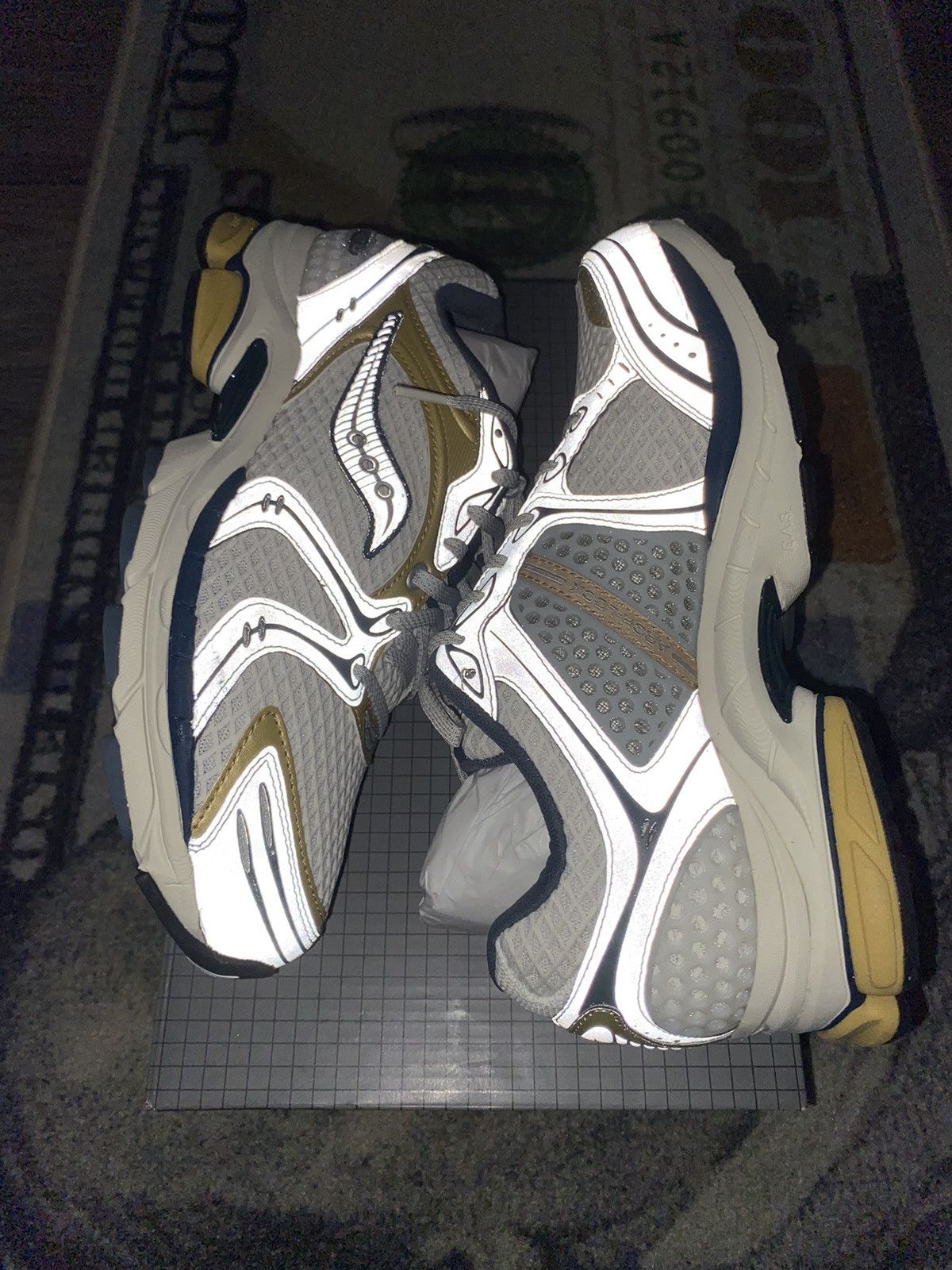 Saucony Saucony Progrid Triumph 4 Fabricated Future Size US 8.5 / EU 41-42 - 1 Thumbnail