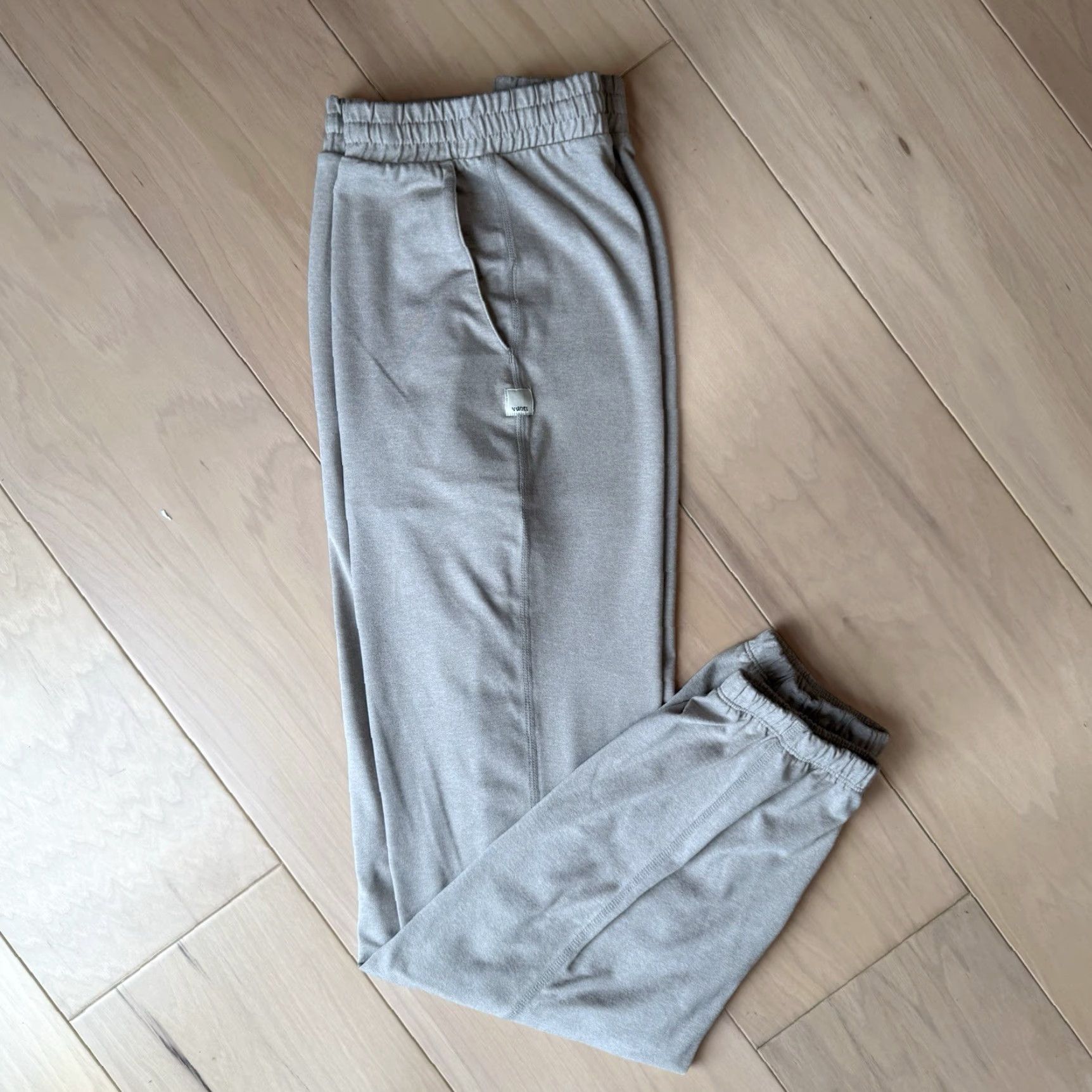 Vuori Vuori Boyfriend Jogger Women's S Beige Comfy Sweatpants Loungewear Yoga Pants Regular Size 28" / US 6 / IT 42 - 2 Thumbnail