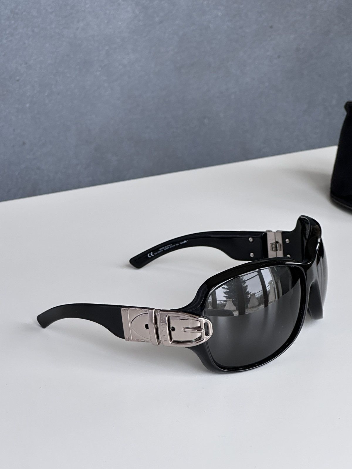 Gucci GUCCI Shield Buckle Logo Oversized Black Sunglasses GG2591/S Size ONE SIZE - 6 Thumbnail