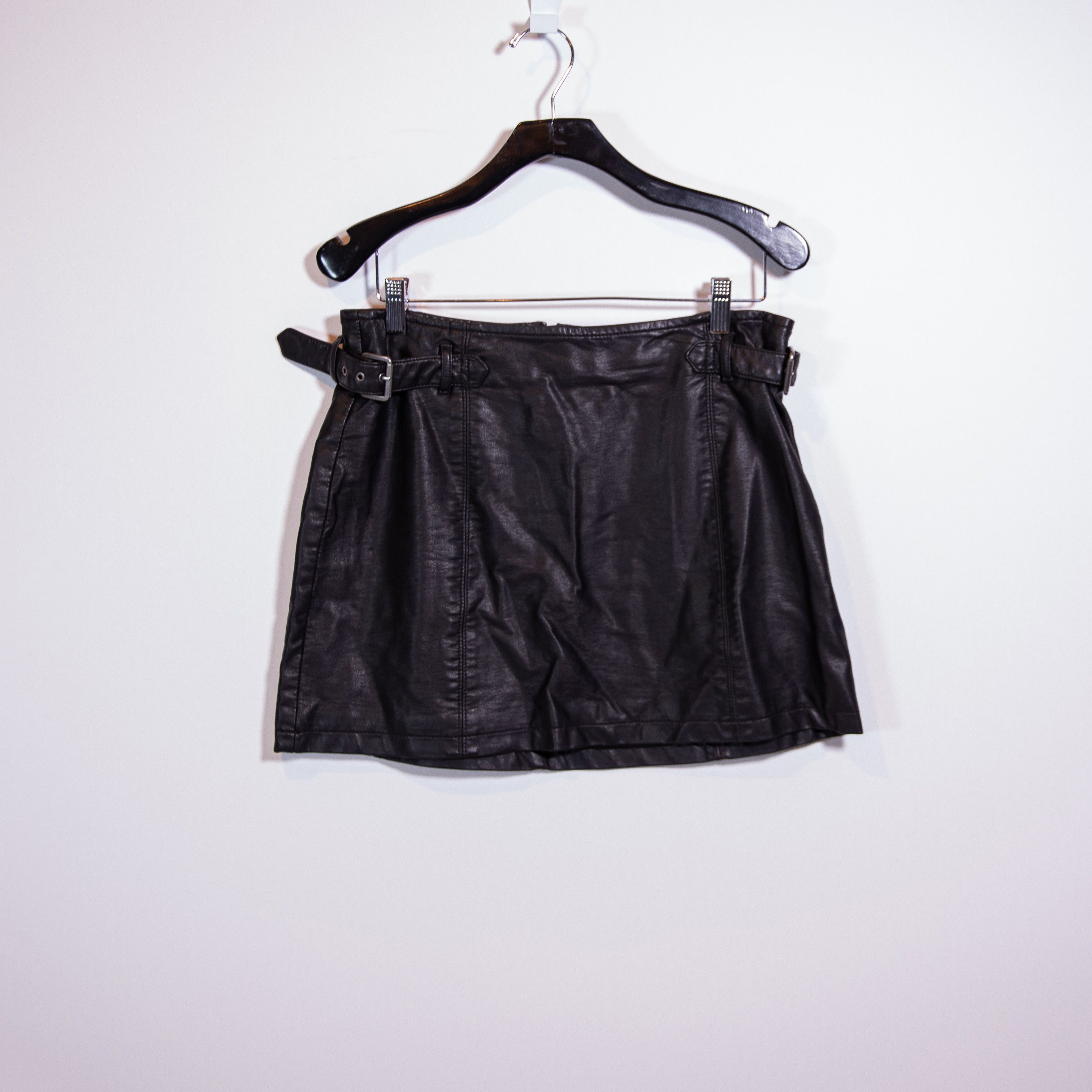 Free People Free People Charli Faux Vegan Leather Buckle Size 32" / US 10 / IT 46 - 1 Thumbnail