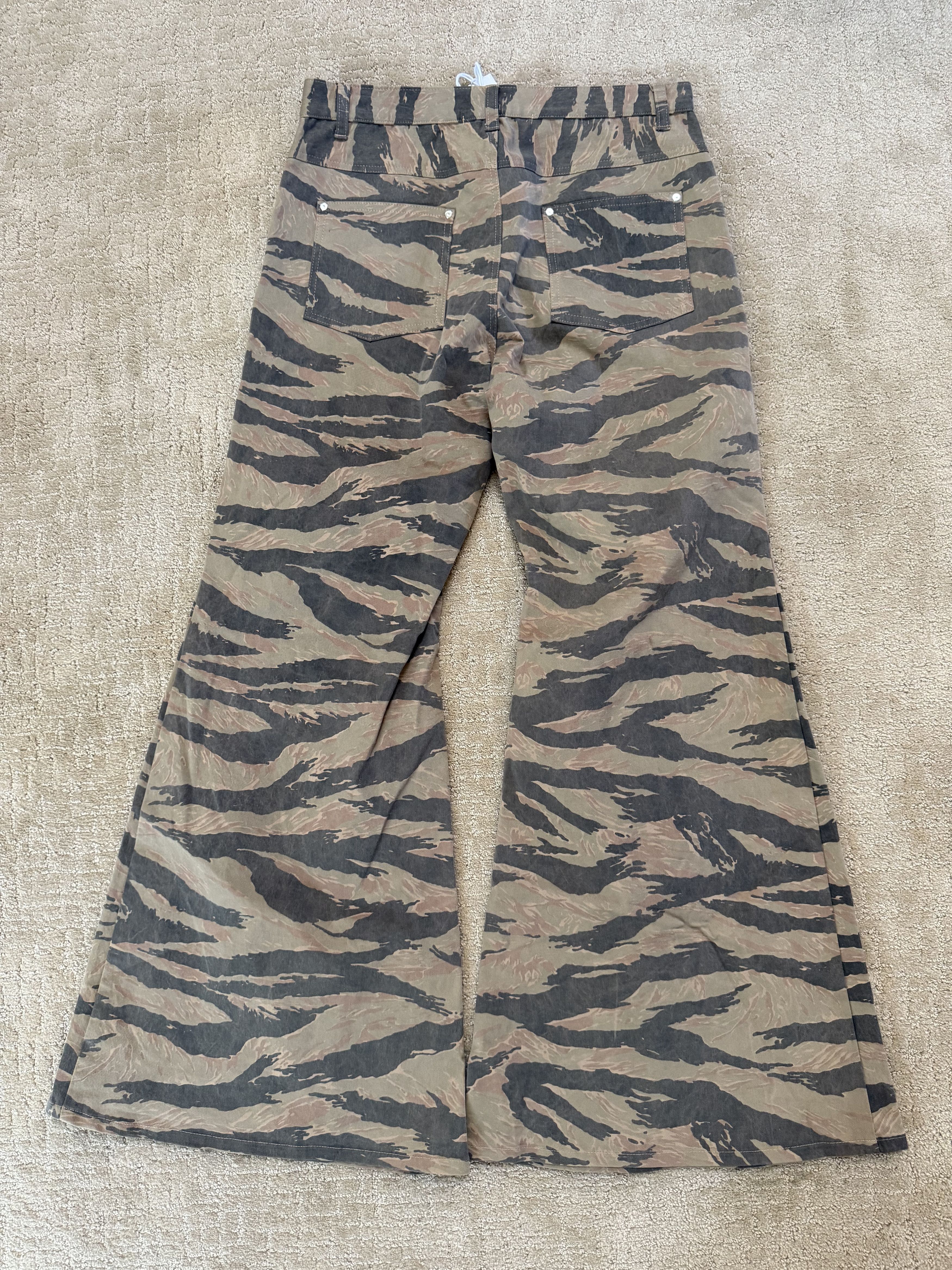 Other Strike Oil by Nats Getty Light Camo Flared Denim Pants Size US 32 / EU 48 - 2 Thumbnail