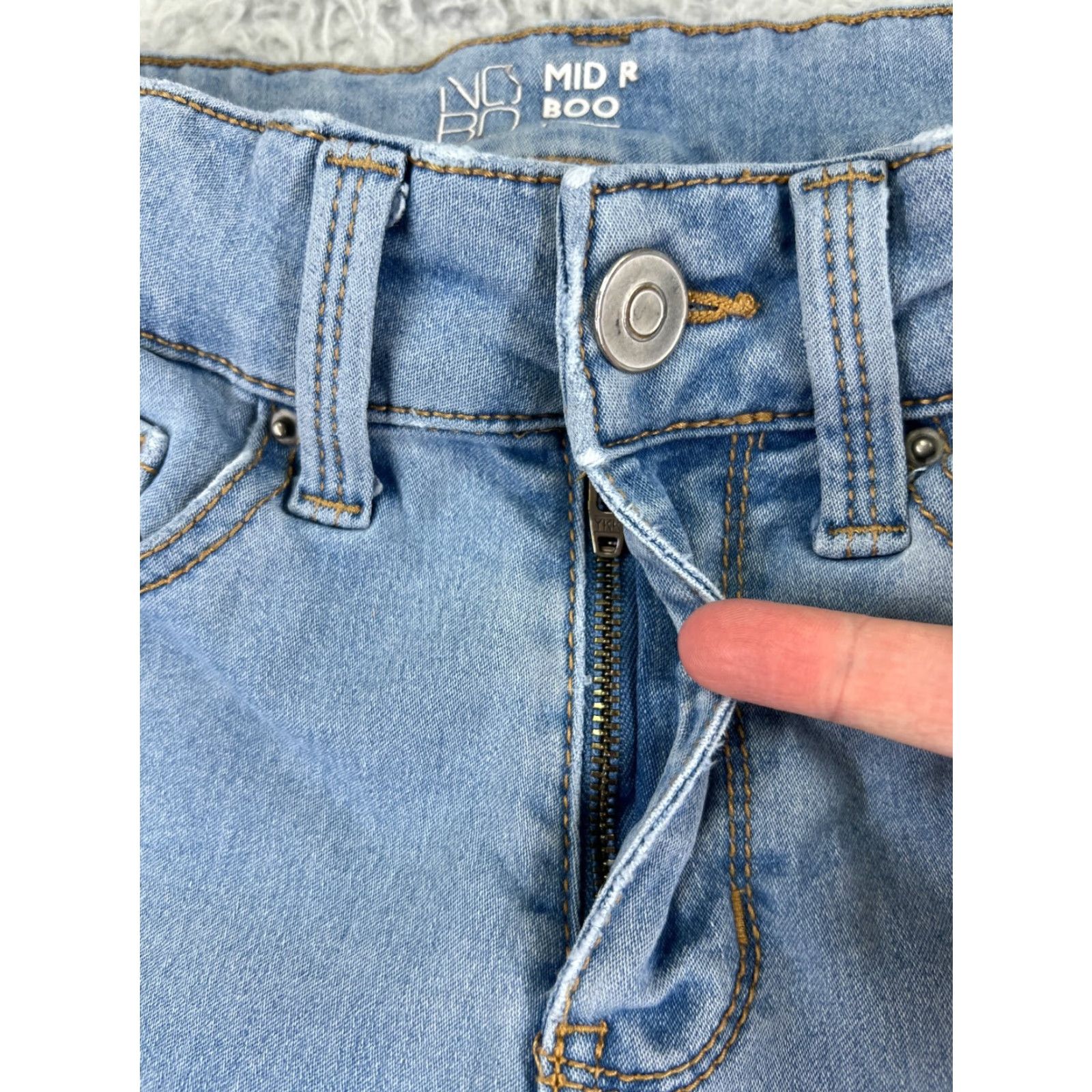 Vintage No Boundaries Jeans Juniors 1 Blue Denim Bootcut Light Wash 5-Pocket Embroidered Stretch Regular Cotton Blend Women's Jeans (Low Rise) - 29in Inseam Size 25" / US 0 / IT 36 - 5 Thumbnail