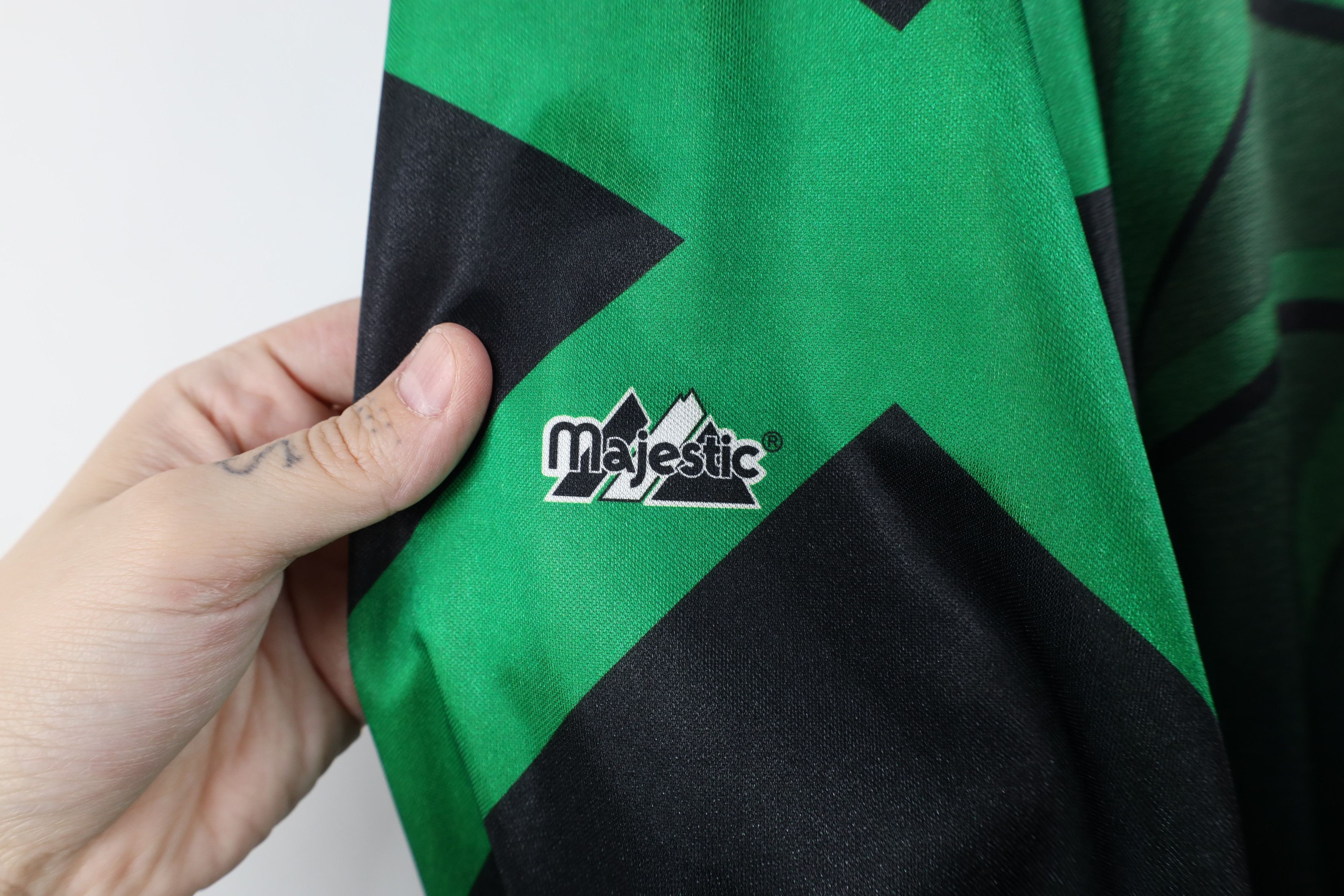 Majestic Vintage 90s Majestic Basketball All Over Print T-Shirt USA Size US L / EU 52-54 / 3 - 4 Thumbnail