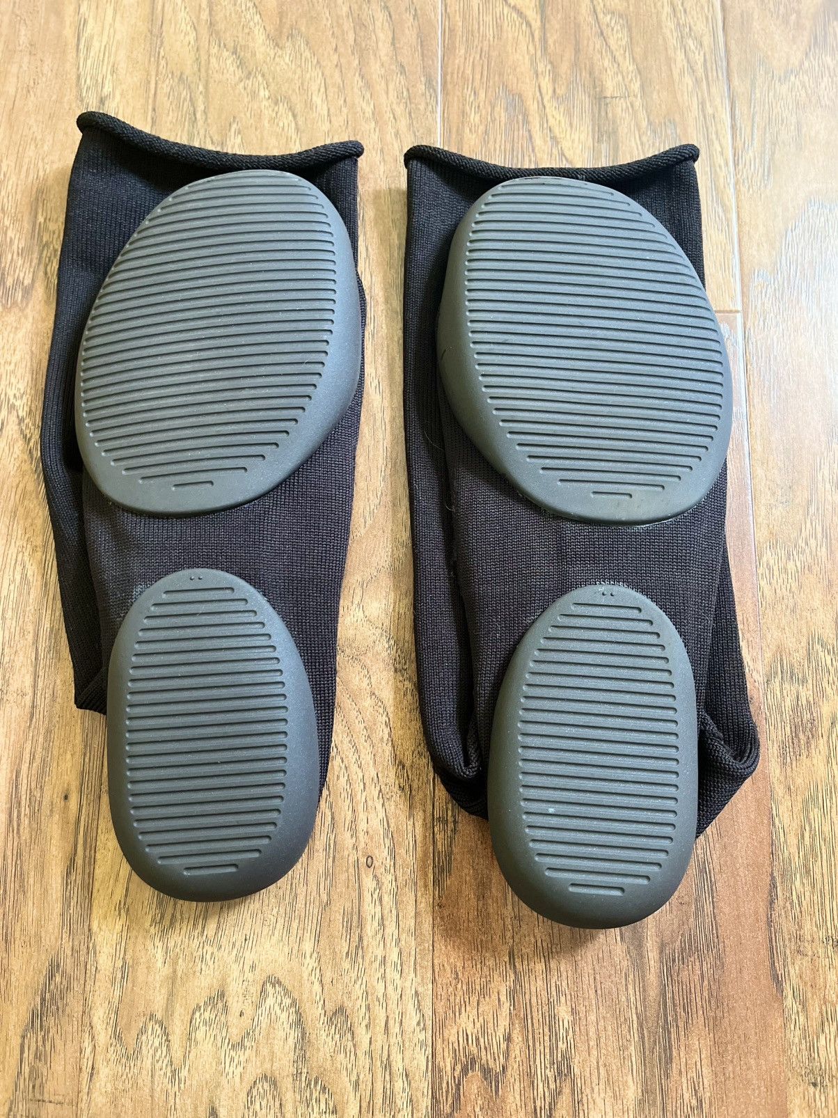 Kanye West × Yeezy YZY Pods SIZE 2 Size US 11 / EU 44 - 1 Thumbnail