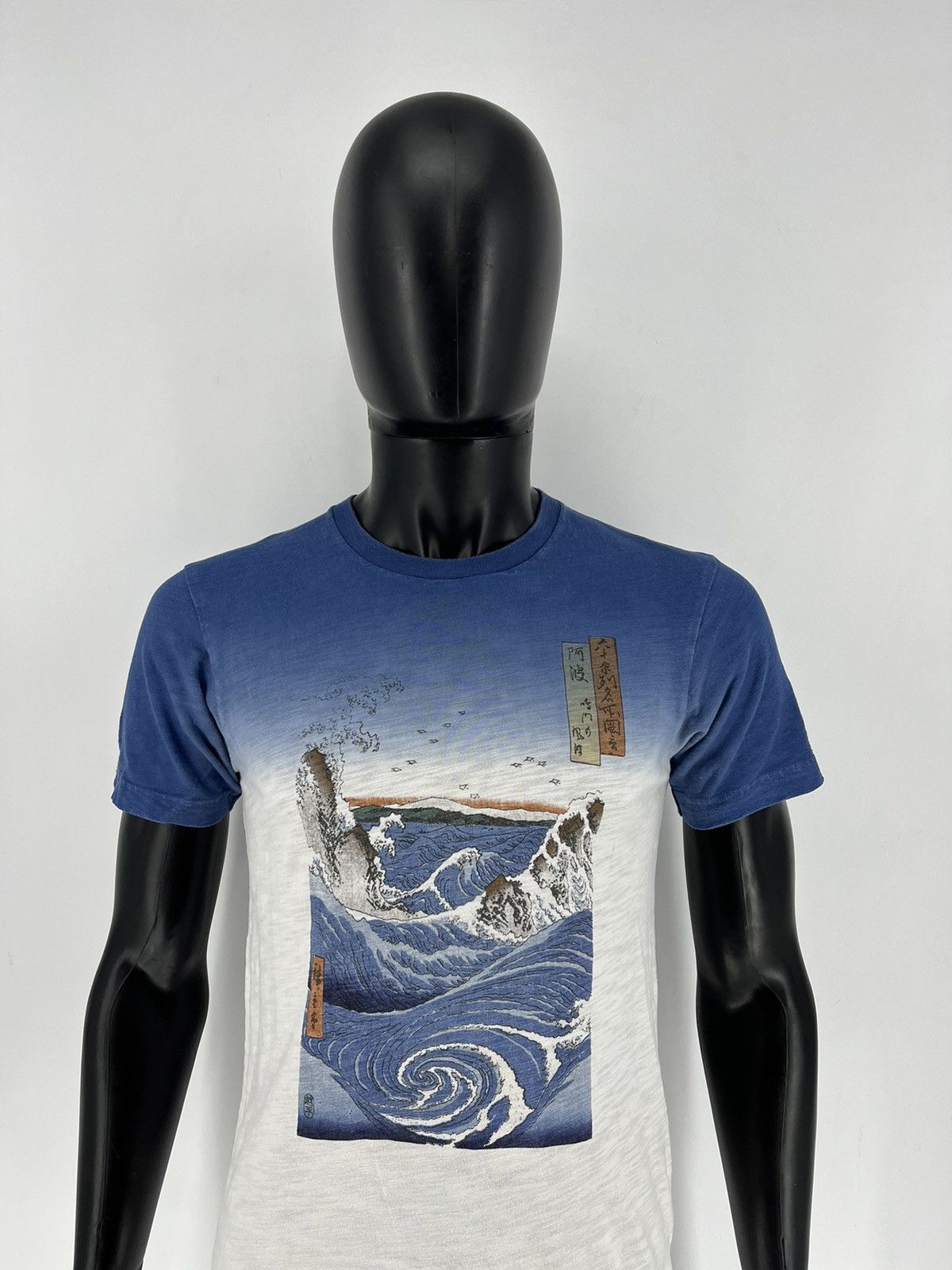 Other Mens Uniqlo Hokusai Blue T Shirt art tee Japanese Brand y2k Size US S / EU 44-46 / 1 - 1 Thumbnail