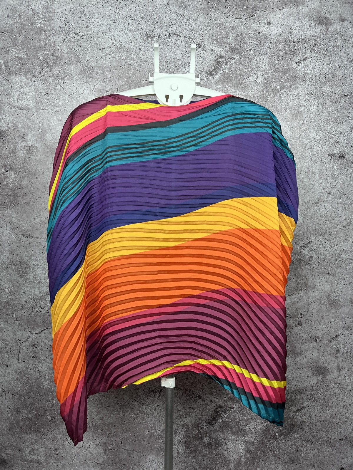 Issey Miyake × Japanese Brand × Pleats Please Issey Miyake Rare🔥Issey Miyake Plated Poncho Top Size XS / US 0-2 / IT 36-38 - 2 Thumbnail