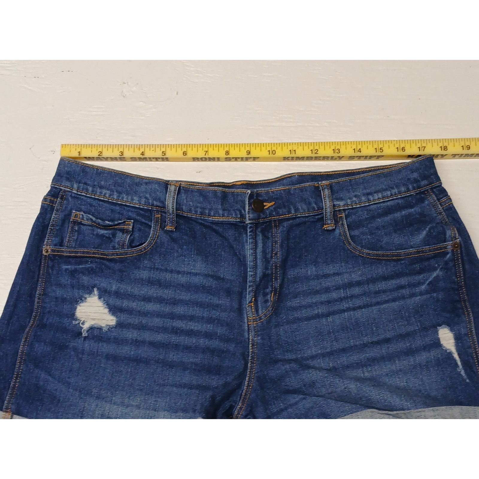 Old Navy Old Navy (14) Boyfriend High Rise Cut Off Blue Jean Shorts Size 36" / US 14 / IT 50 - 4 Thumbnail