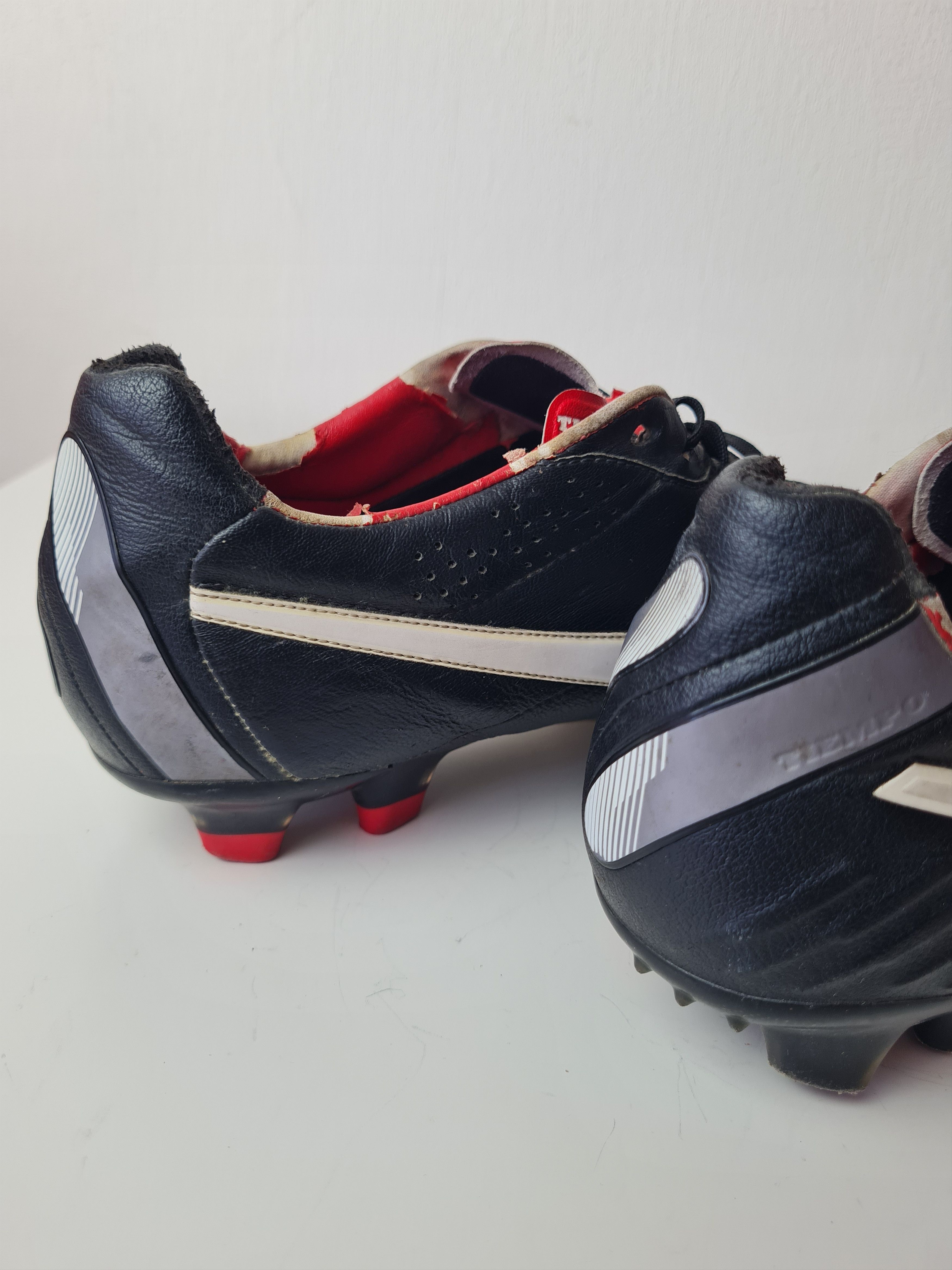 Nike Football cleats boots 2012 454309-010 NIKE TIEMPO MYSTIC Size US 9 / EU 42 - 23 Thumbnail