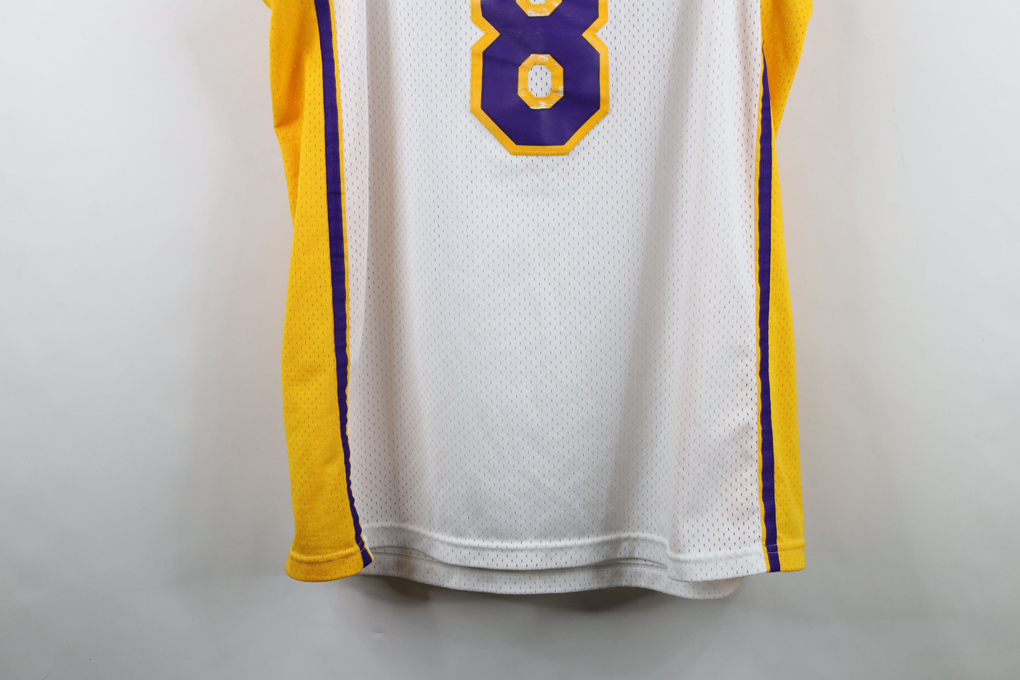 Nike Vintage Nike Los Angeles Lakers Basketball Jersey White #8 Size US XL / EU 56 / 4 - 15 Thumbnail
