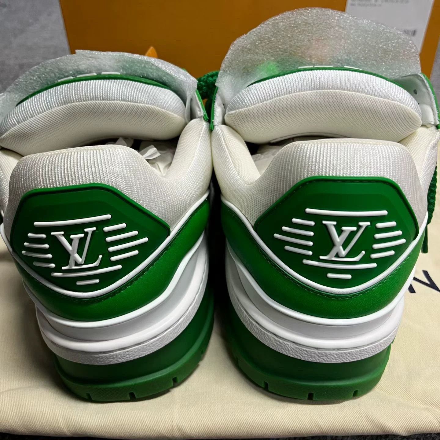 Louis Vuitton louis vuitton white green low-top sneakers Size US 8.5 / EU 41-42 - 4 Thumbnail