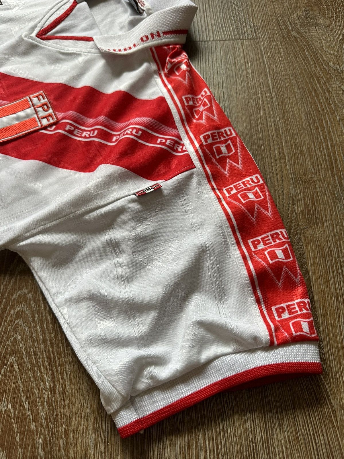 Vintage Vintage 1999/2000 Walon Peru National Team #7 Jersey Size US L / EU 52-54 / 3 - 9 Thumbnail