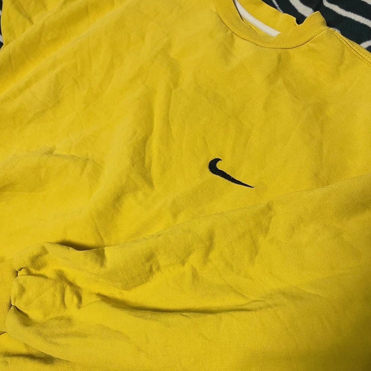 Nike × Vintage Vintage 90s Nike Small Swoosh Baggy Sweatshirt Yellow Size US L / EU 52-54 / 3 - 4 Thumbnail