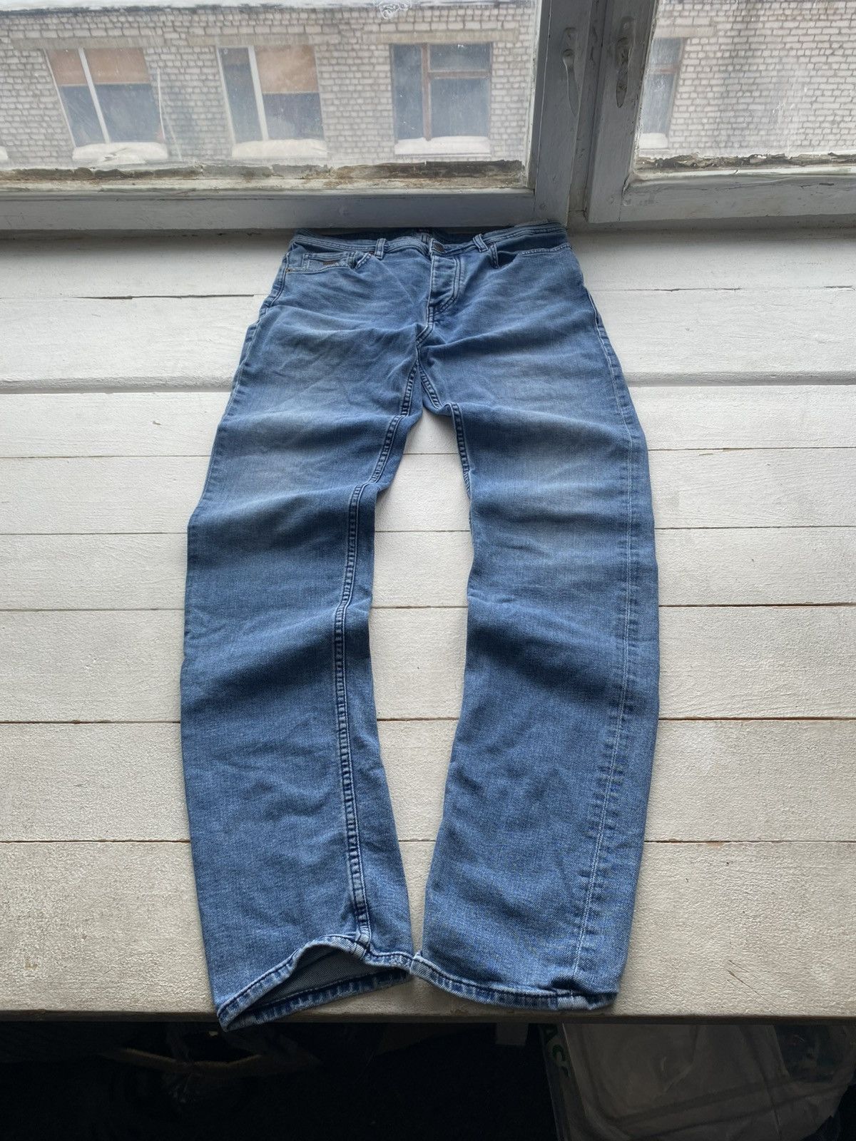 Hugo Boss 00s BOSS Hugo Boss Slim Fit Blue Jeans Light Wash Denim Size US 32 / EU 48 - 1 Thumbnail