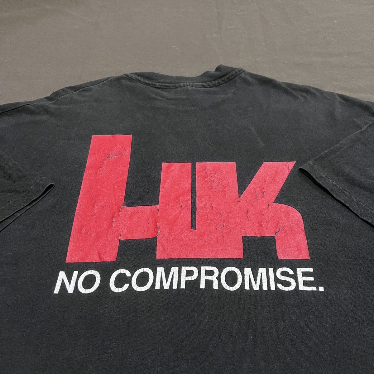 Vintage Vintage 90s MP5 HK Heckler Koch Tee XL Faded Gun Size US XL / EU 56 / 4 - 1 Thumbnail