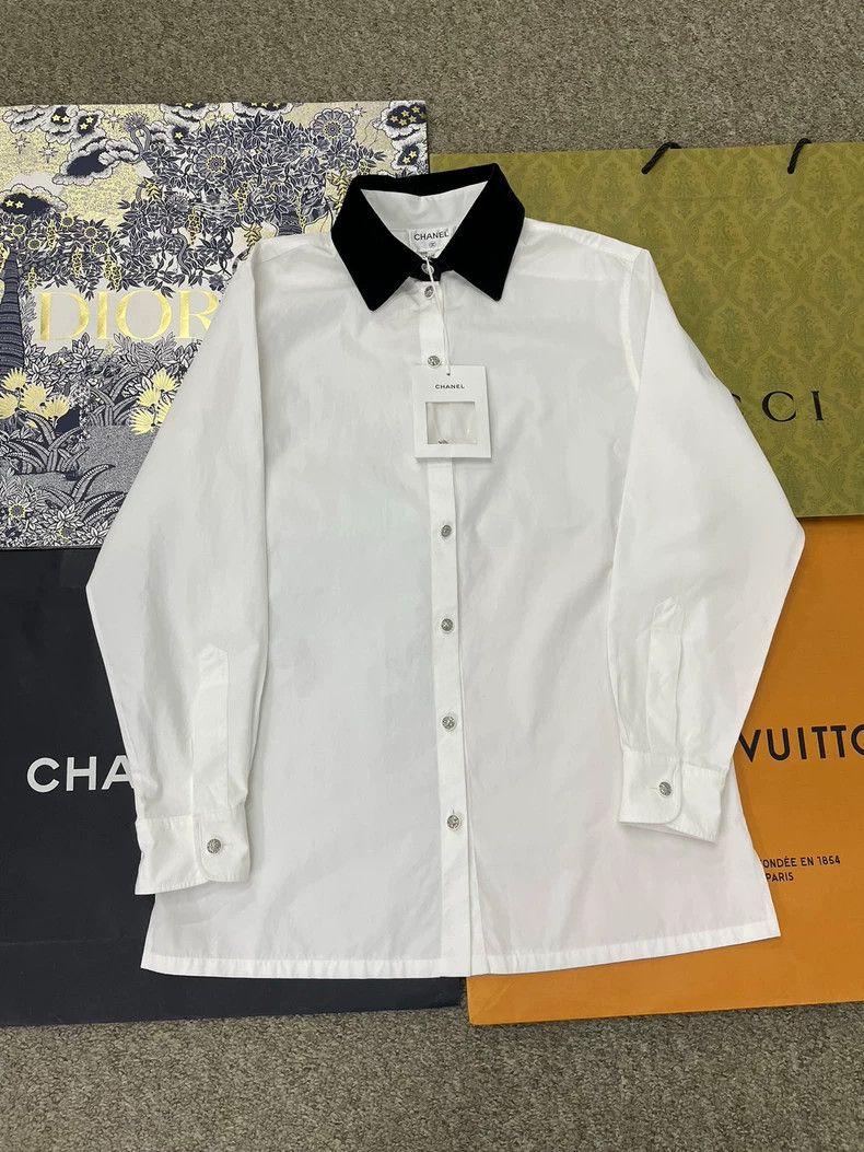 Chanel chanel Black velvet collar white shirt Size S / US 4 / IT 40 - 1 Thumbnail
