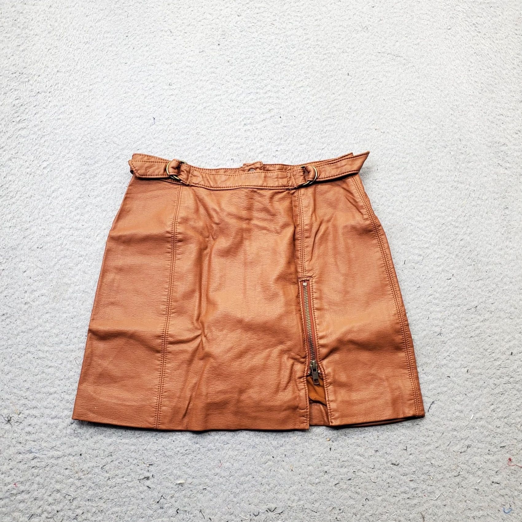 Free People Free People Skirt Women Size 0 Mini Faux Leather Lined Zip Slit Tan Brown 90s? Size 25" / US 0 / IT 36 - 2 Thumbnail