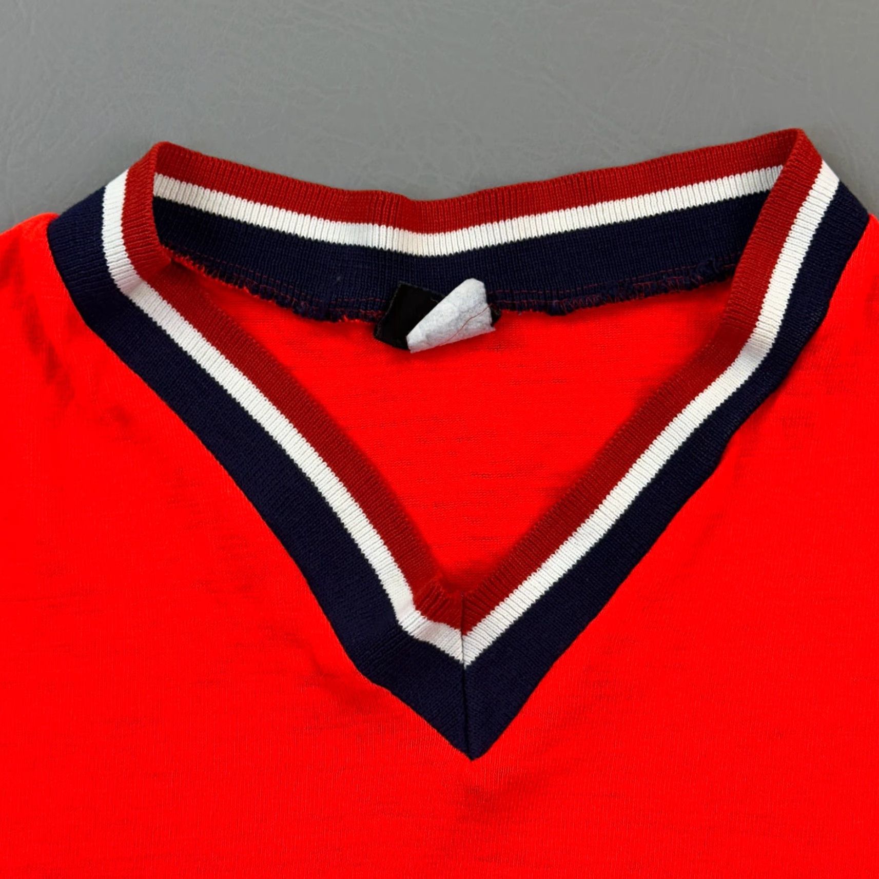 Sears VINTAGE Sears Mens Store Shirt Mens XL Red Acrylic V Neck Short Sleeve USA 70s Size US XL / EU 56 / 4 - 4 Thumbnail
