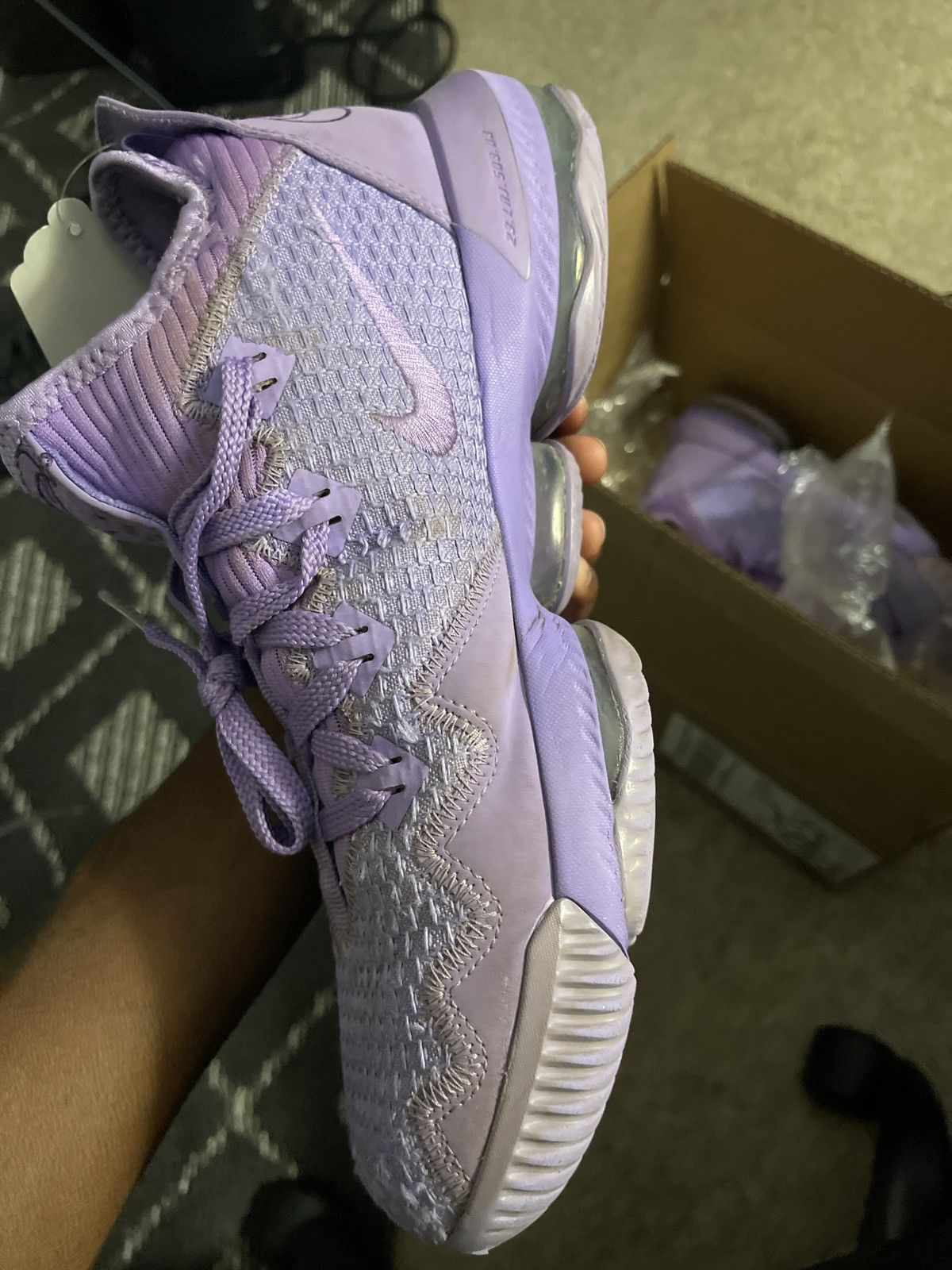Other Nike LeBron 16 Low Atomic Purple Size US 9 / EU 42 - 6 Thumbnail