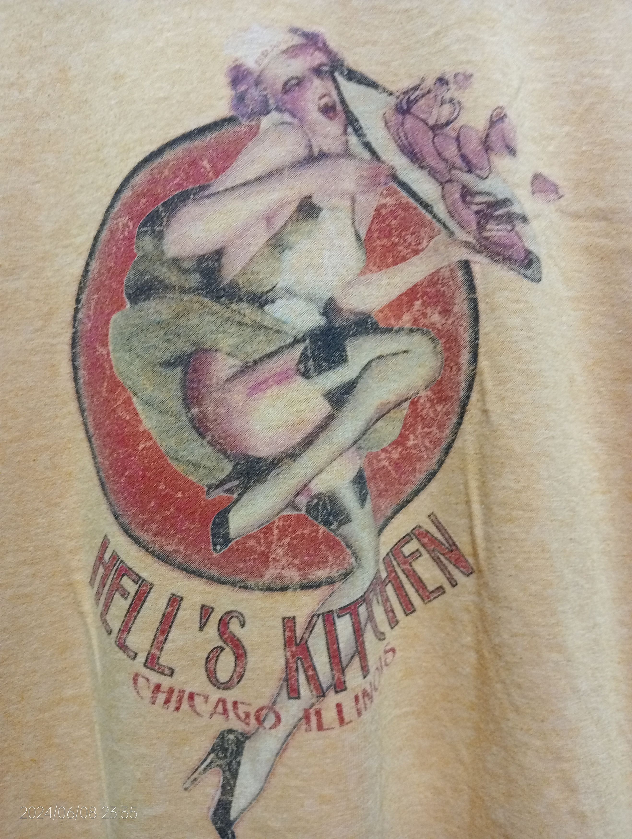 Vintage Vintage '90s Distressed Single Stitch Hell's Kitchen Tee Size US L / EU 52-54 / 3 - 8 Thumbnail