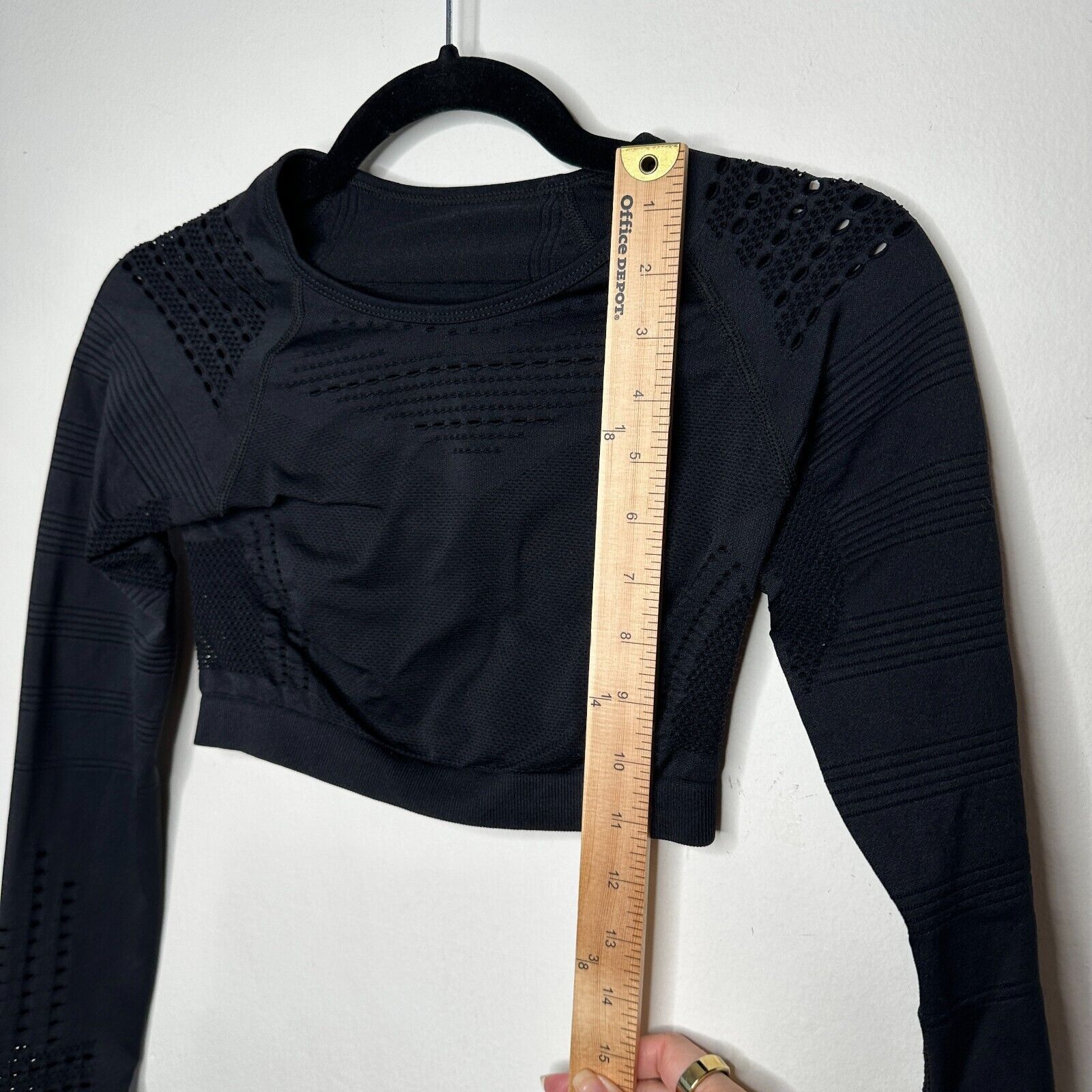Other Black Crop Workout Top Long Sleeve Thumbholes Laser Cut SM Size S / US 4 / IT 40 - 5 Thumbnail
