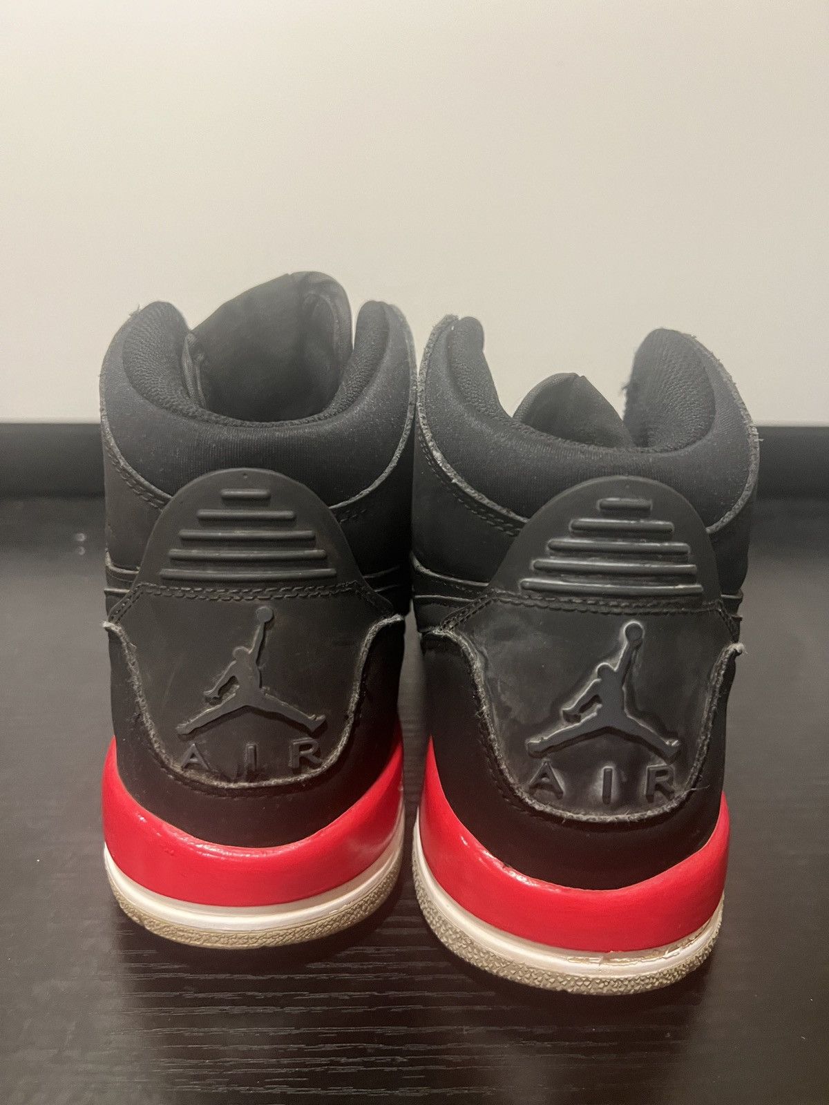 Nike SIZE 7 MEN - Air Jordan Legacy 312 Black Fire Red Size US 7 / EU 40 - 4 Thumbnail