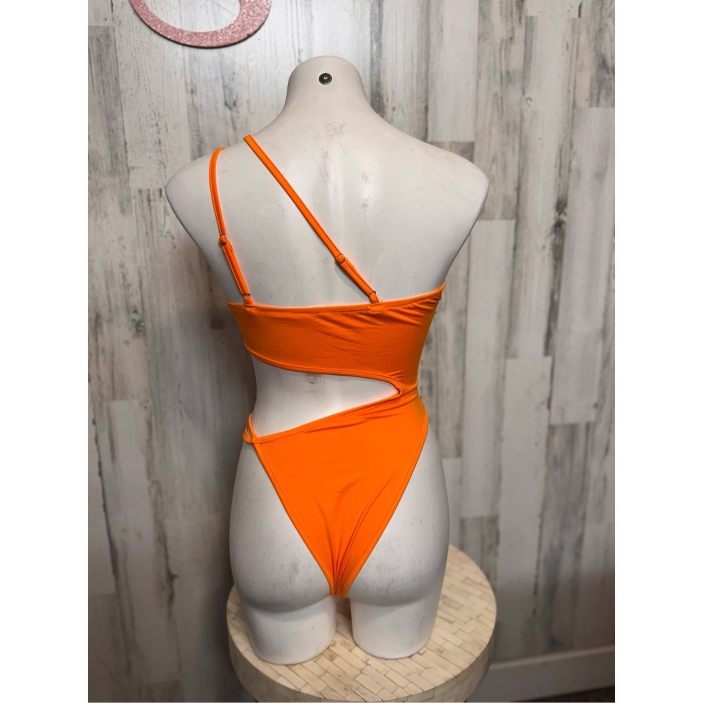 Other Orange Asymmetrical Cutout bodysuit size XSMALL Size XS / US 0-2 / IT 36-38 - 8 Thumbnail