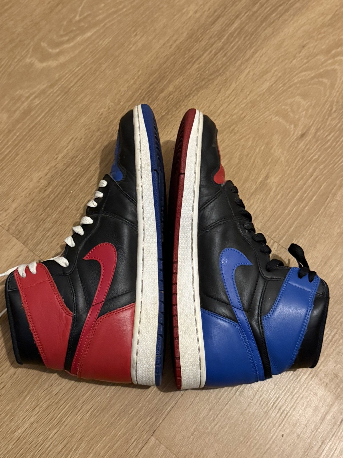Jordan Brand Jordan 1 Top 3 10.5 Size US 10.5 / EU 43-44 - 2 Thumbnail