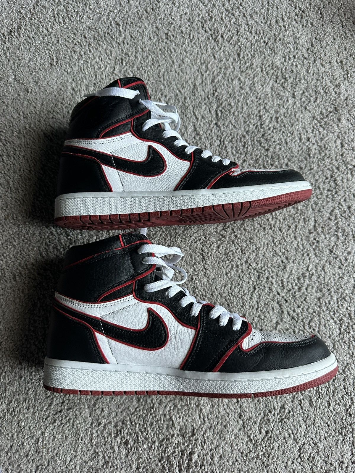 Jordan Brand × Nike Nike Air Jordan 1 High Bloodline Size US 9 / EU 42 - 3 Thumbnail
