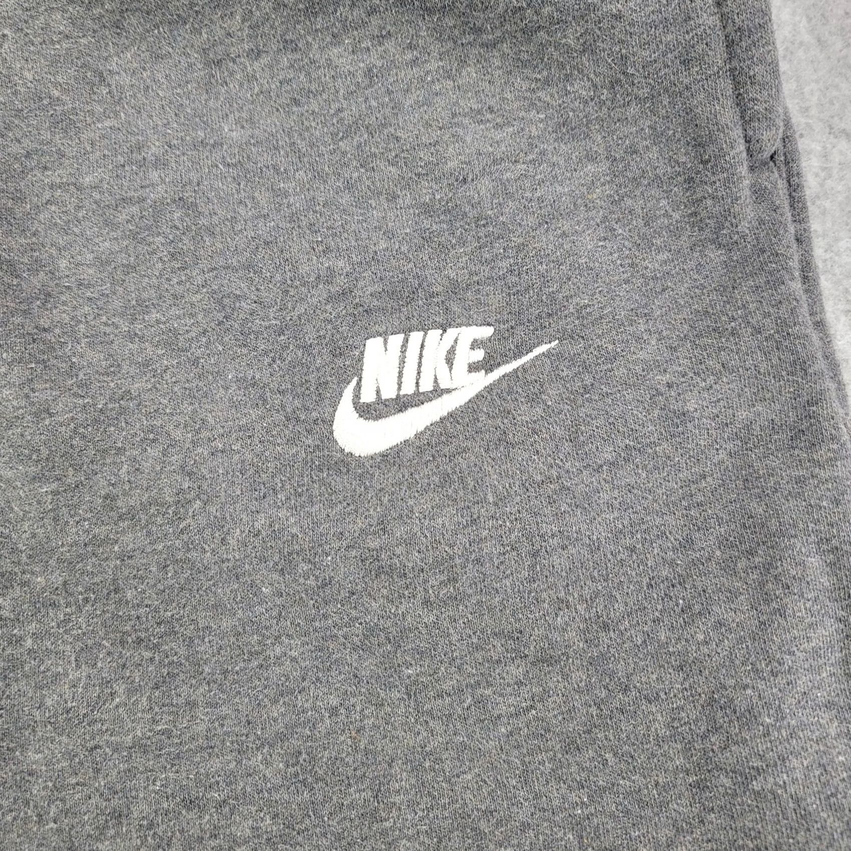 Nike Nike Sweatpants Mens XL Gray Fleece Joggers Elastic Waist Pockets Logo Athletic Size US 36 / EU 52 - 2 Thumbnail